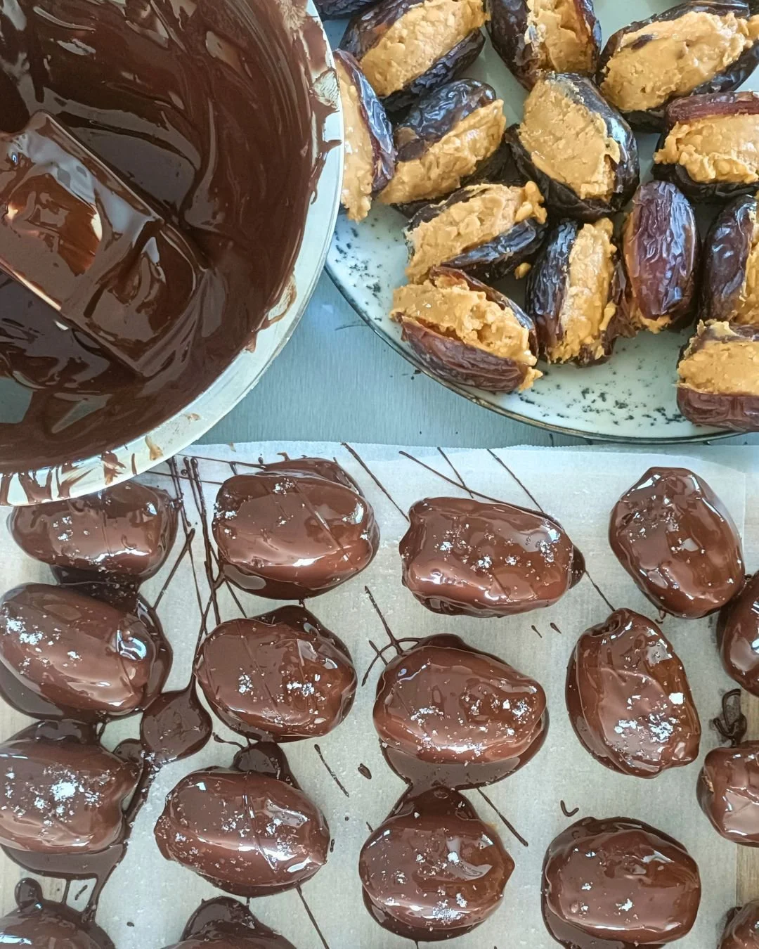 Pics Peanut butter stuffed Medjool dates, coated in Equagoldnz 56% dark chocolate and topped with a sprinkle of flaky salt.
Sweet, salty, smooth, and rich, a small thing that brings big happiness. One of my favourite treats to make for the cabinet. ?