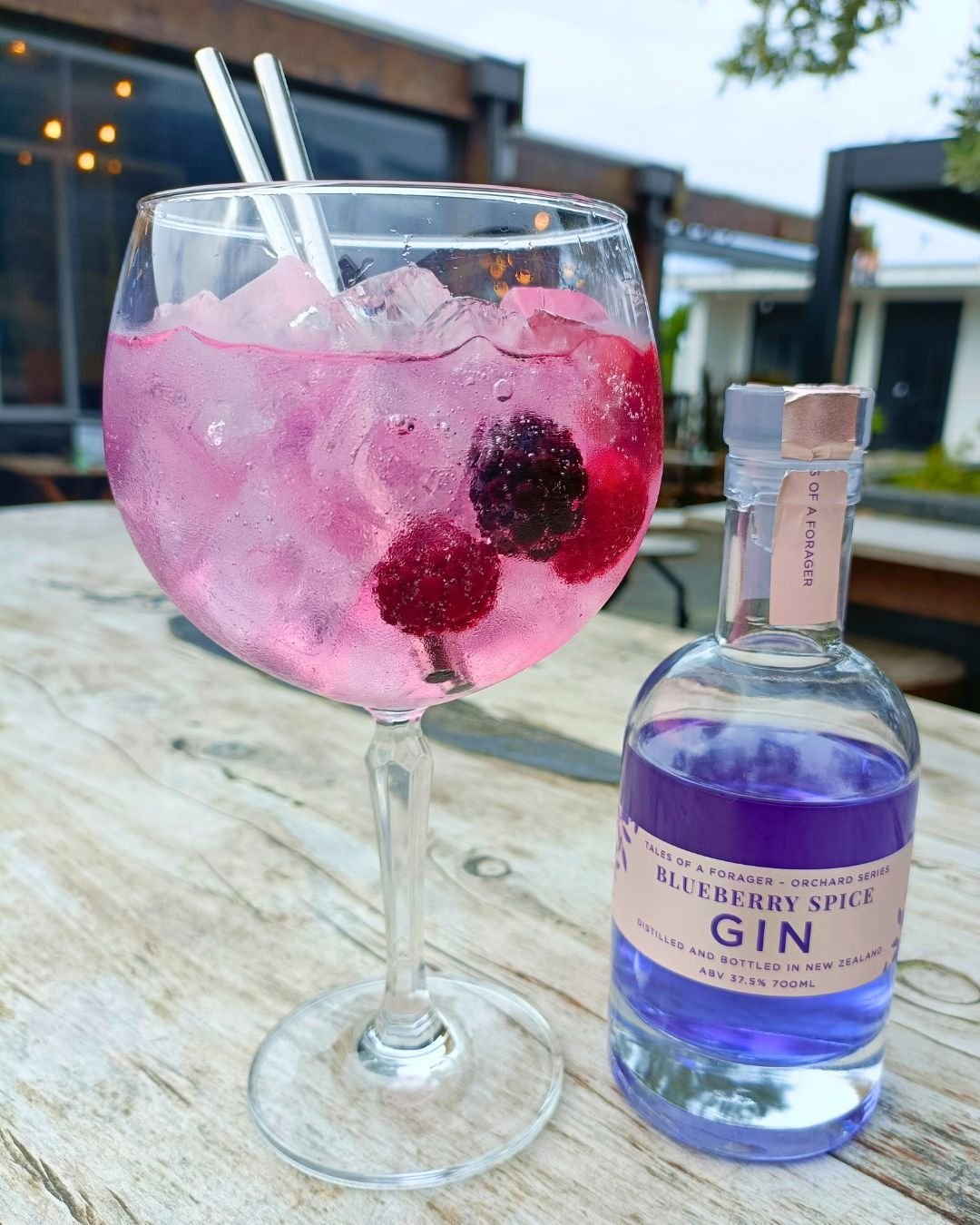 💜 She&rsquo;s finally landed 💜

Our summer bar refresh has arrived, and this little beauty is front and centre.

Meet our seasonal gin Balloon featuring:
.. Imagination Blueberry Spice Gin
.. Mixed berry botanicals
.. Elderflower tonic
.. All the s