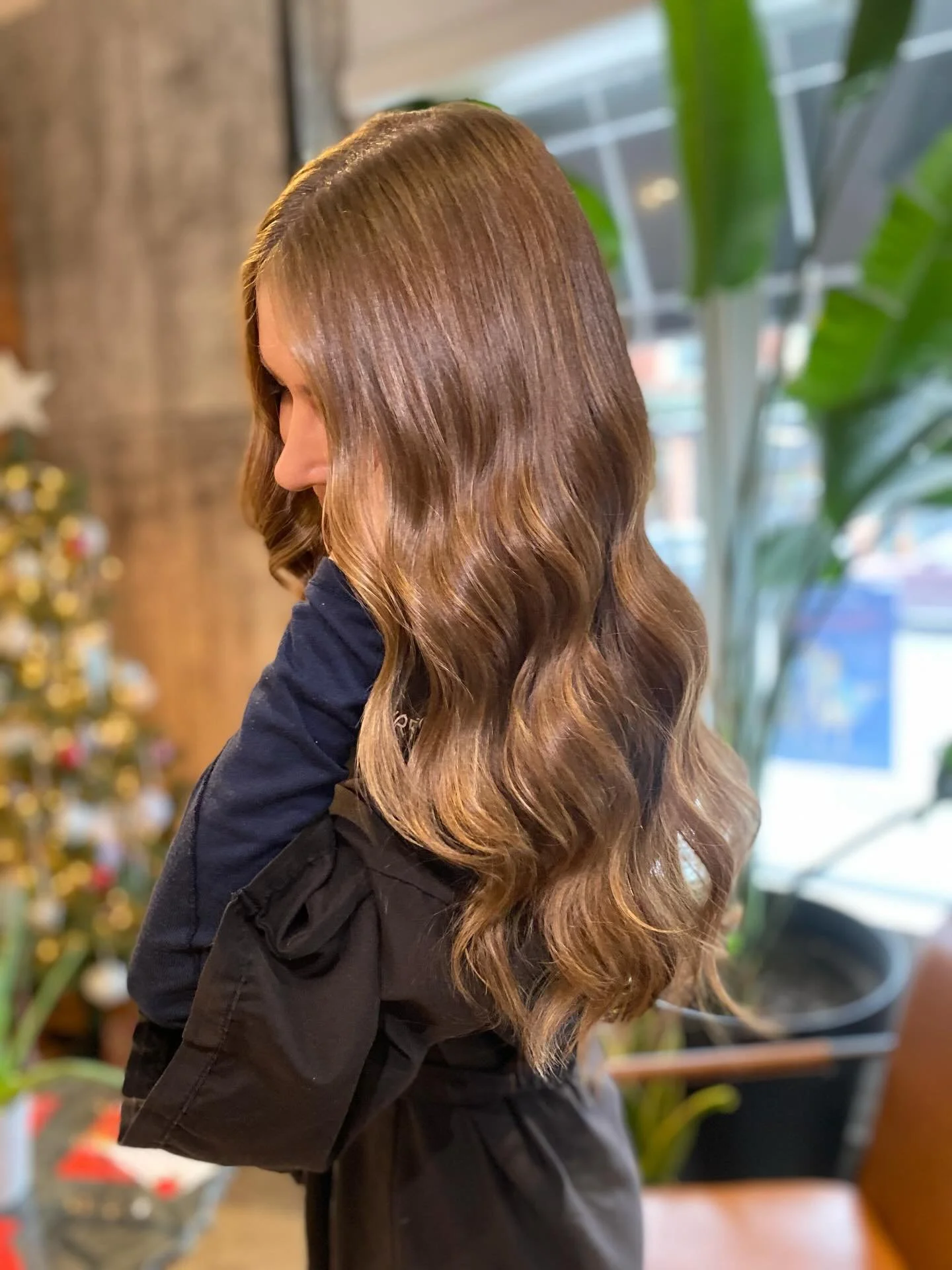 That Holiday hair 😍😍 make sure to snag your December appointment now before it&rsquo;s too late! 

Stylist: Melissa 

Book an appointment! 
📞 905.527.4080
💌 DM
🖥 www.maddisonave.com

&bull;
&bull;
&bull;
&bull;

#hair #wedding #style #shwarzkopf