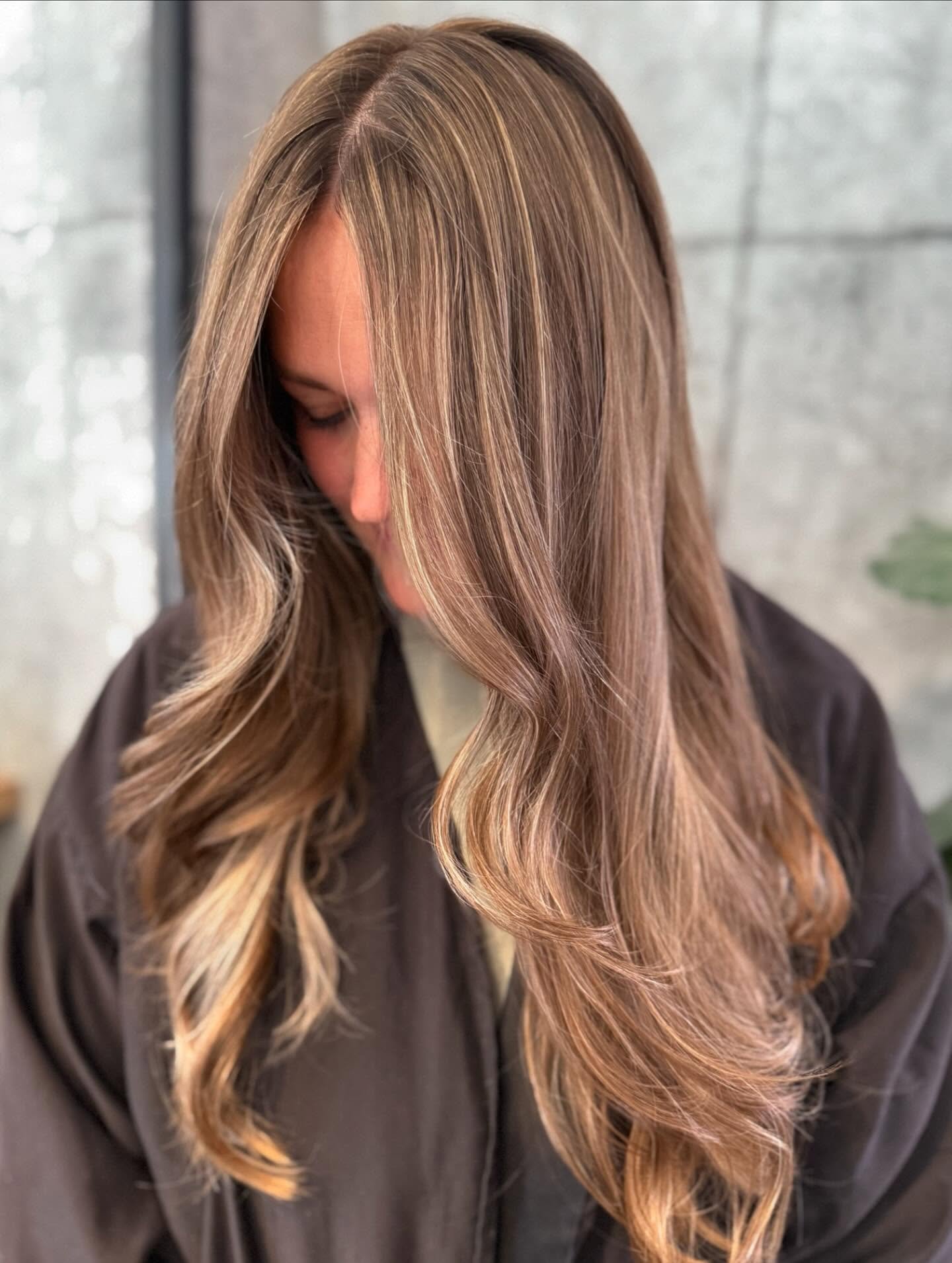 Blending those pesky greys = embracing grace&mdash;because beauty is timeless

Stylist💁&zwj;♀️: Nika
&bull;
&bull;
&bull;
📞 (905) 527-4080
🖥️ www.maddisonave.com
📩 DM

#hair #wedding #style #shwarzkopfprofessional #hairdresser #hairtrends #hairli