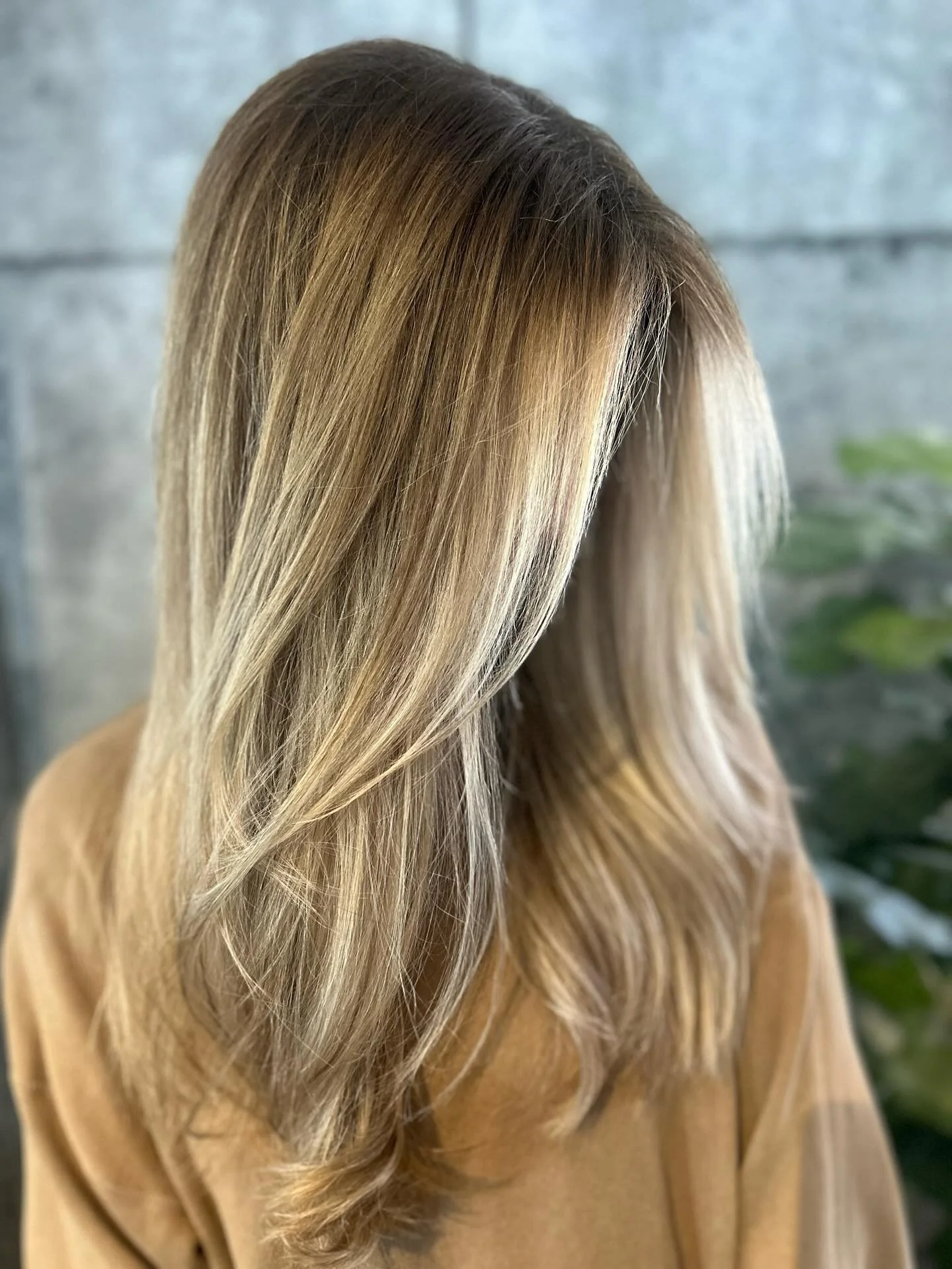 Beautiful, seamless lived in dimension finished with a bold face-framing money piece😍☀️

Stylist💇&zwj;♀️: Deanna
&bull;
&bull;
&bull;
📞 (905) 527-4080
🖥️ www.maddisonave.com
📩 DM

#hair #wedding #style #shwarzkopfprofessional #hairdresser #hairt