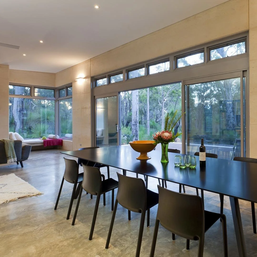 A burnished concrete slab is a cost efficient and low maintenance floor finish, and the thermal mass benefits from the northern orientation.
#philkelleherhomes #greensmartaward #sustainablehomes #westernaustralia
