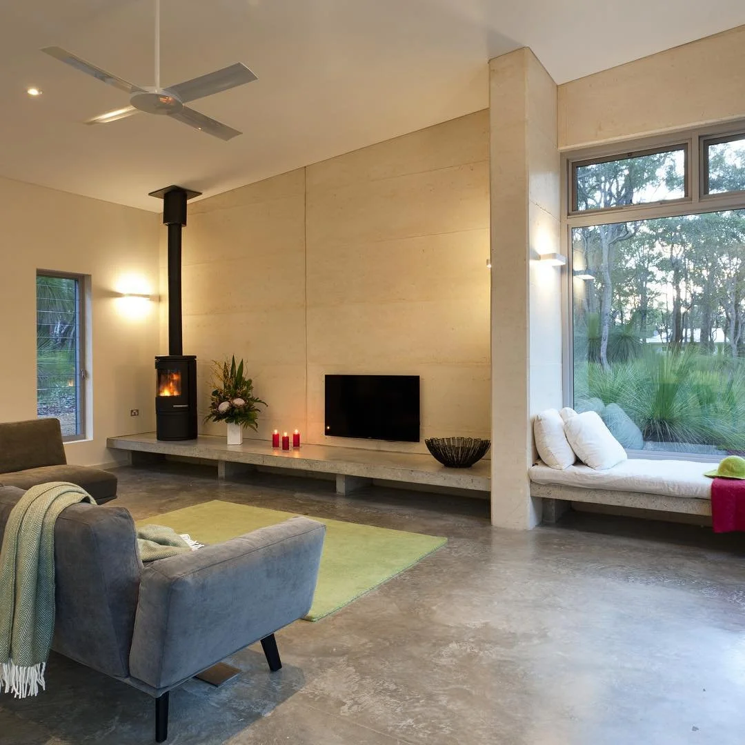 Louvres and ceiling fans in summer, and a wood fire in winter.

#sustainablehomes #australiandesign #thewesthomes #philkelleherhomes