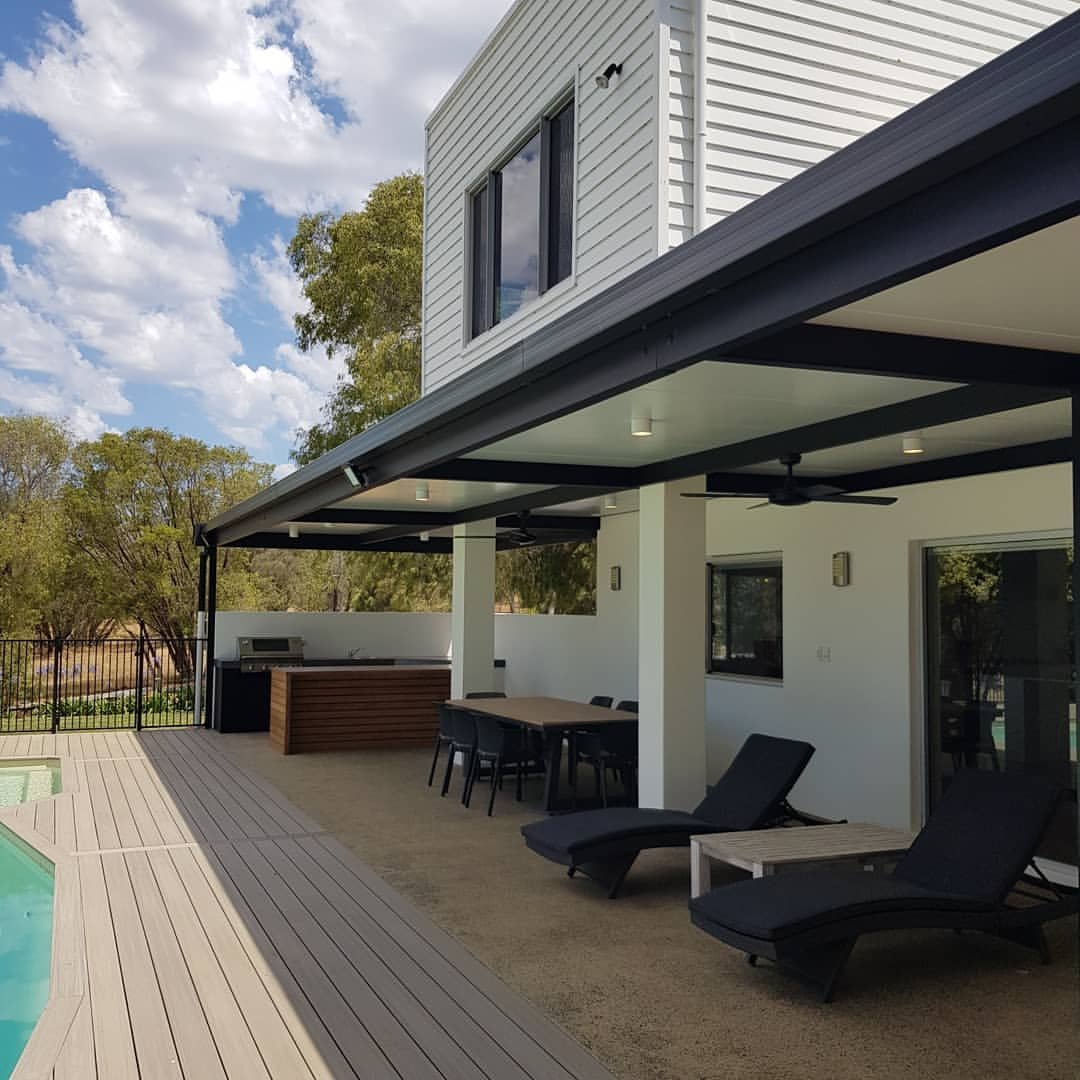 This outdoor entertaining space was designed for long lunches, warm evenings, and relaxed poolside living. A covered alfresco with ceiling fans, built-in BBQ, and seamless connection to the pool makes it perfect for the WA lifestyle.

Simple, functio