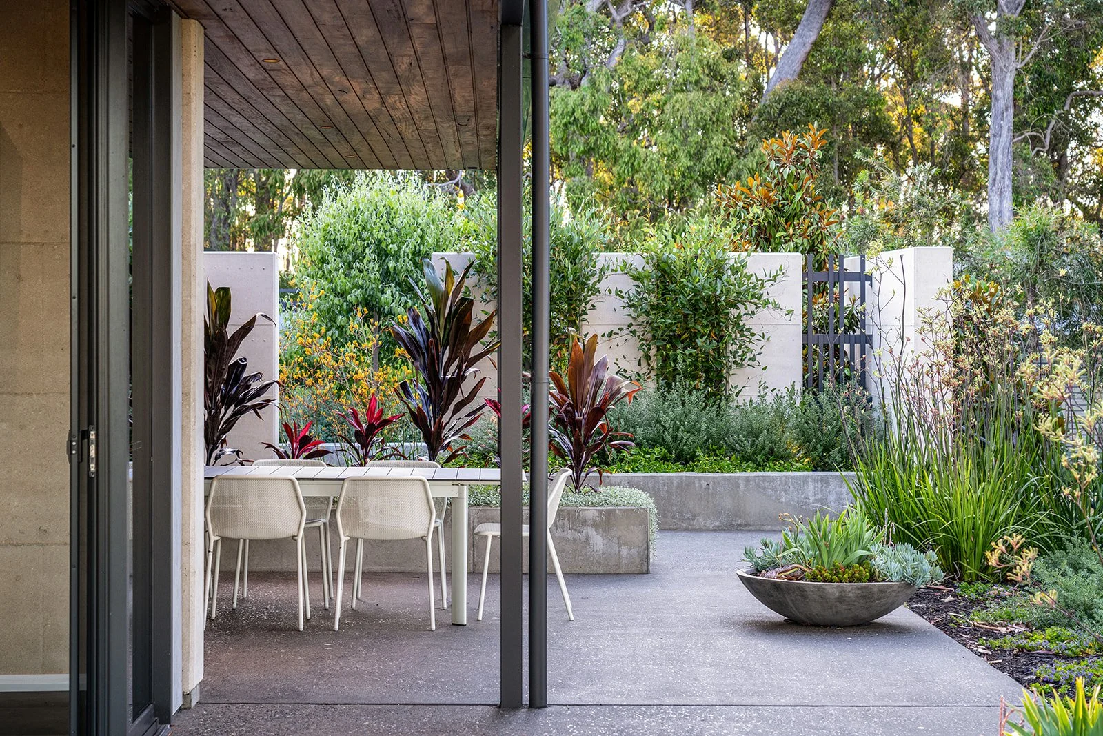 NA-PK-1065 Osmington-External Detail-24-79-7.jpg