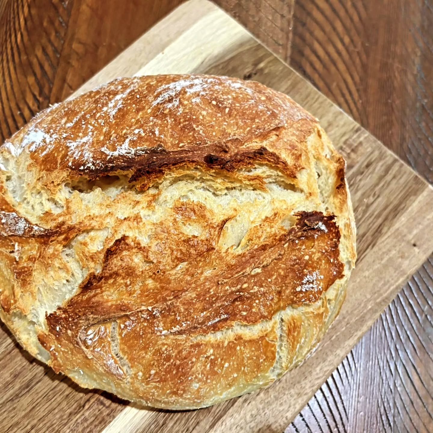 Buy online 🛒 and pick up in 📍Mustang. 

Crunchy on the outside, dense and hearty on the inside, Artisan bread is a perfect pairing for soups and is a sturdy base for grilled cheese or avacado toast.
Store in sealed container 5 days.
The loaf and th
