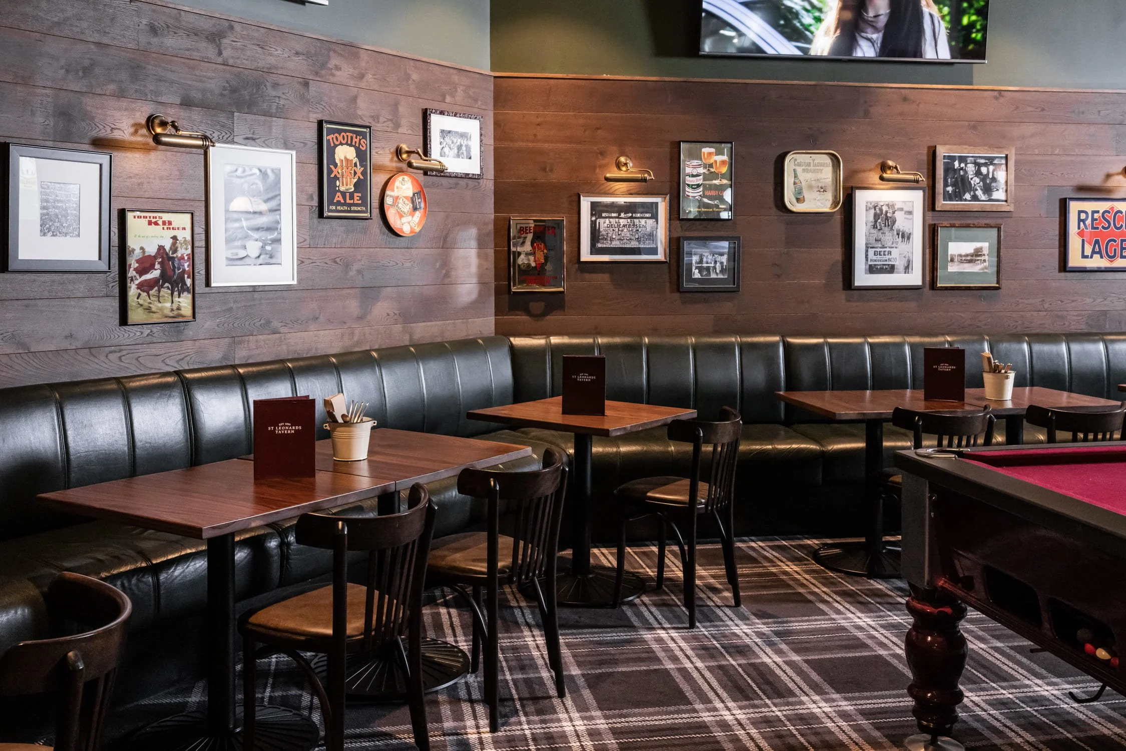 St Leonards Tav interior.jpg