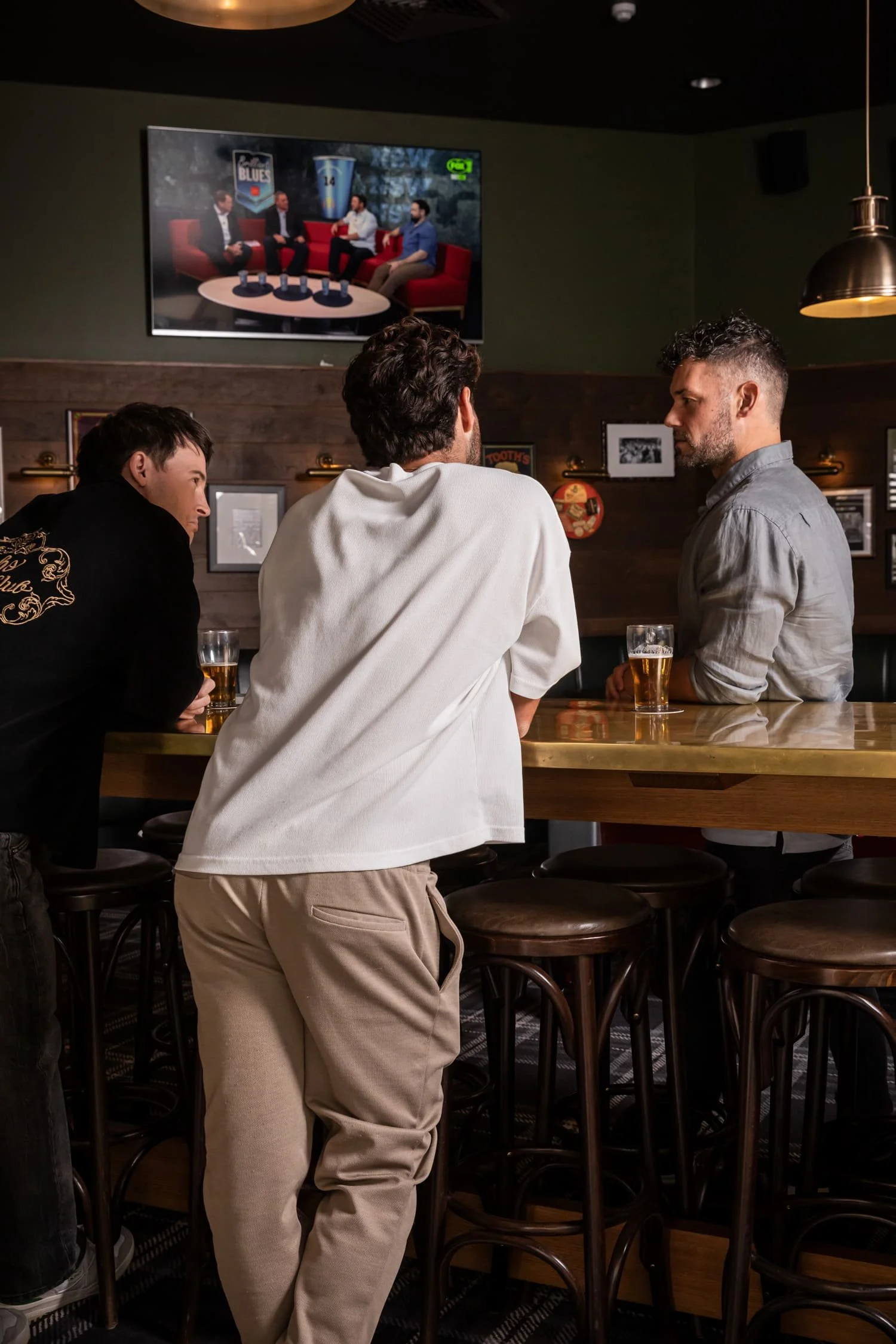 St Leonards Tav men standing around bar with beer