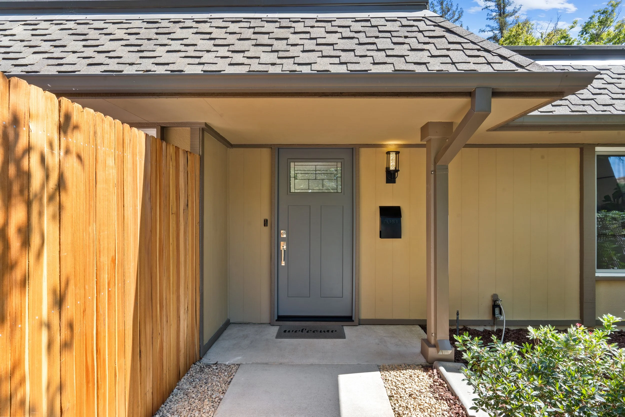 Exterior 11.jpg