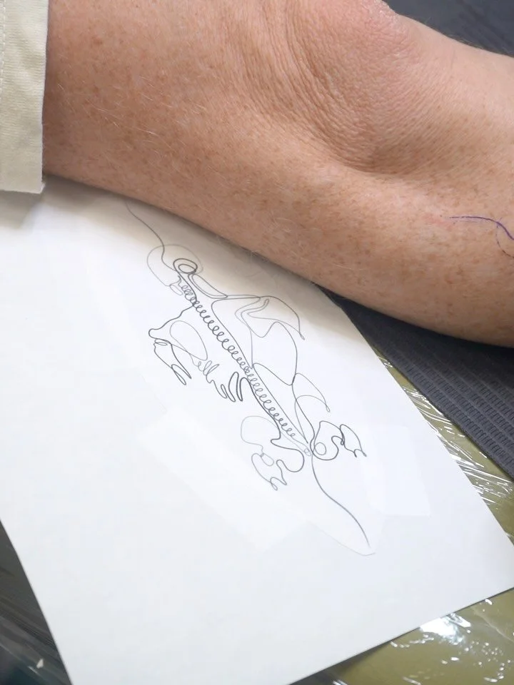 Fine line is kind of our thing. 💁🏻&zwj;♀️✨
Done by @kimdracula.ink 

#MorningGloryTattoo #FineLineTattoo #LineworkTattoo