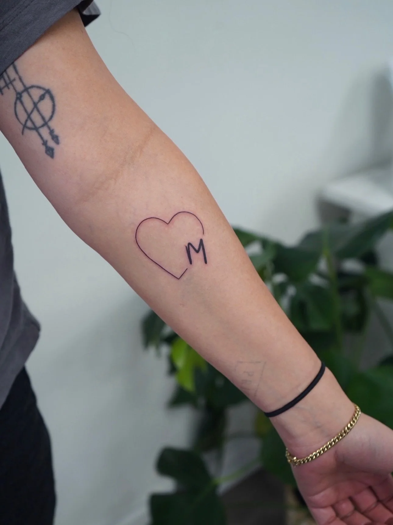 Simple, sweet, and straight from the heart. ♡ Love this fine line tattoo done by @kimdracula.ink! 

#finelinetattoos #morningglorytattoo #meaningfultattoo #cttattoo #inked