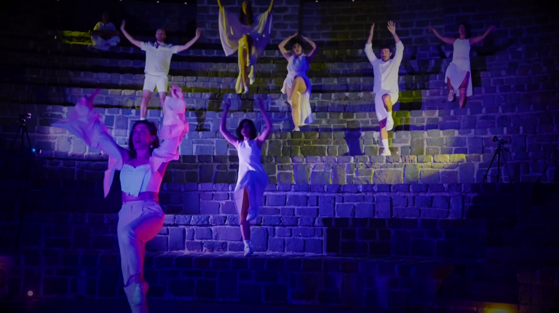 Naavai Vasht Performance_Elnaz Sheshgelani_2.png