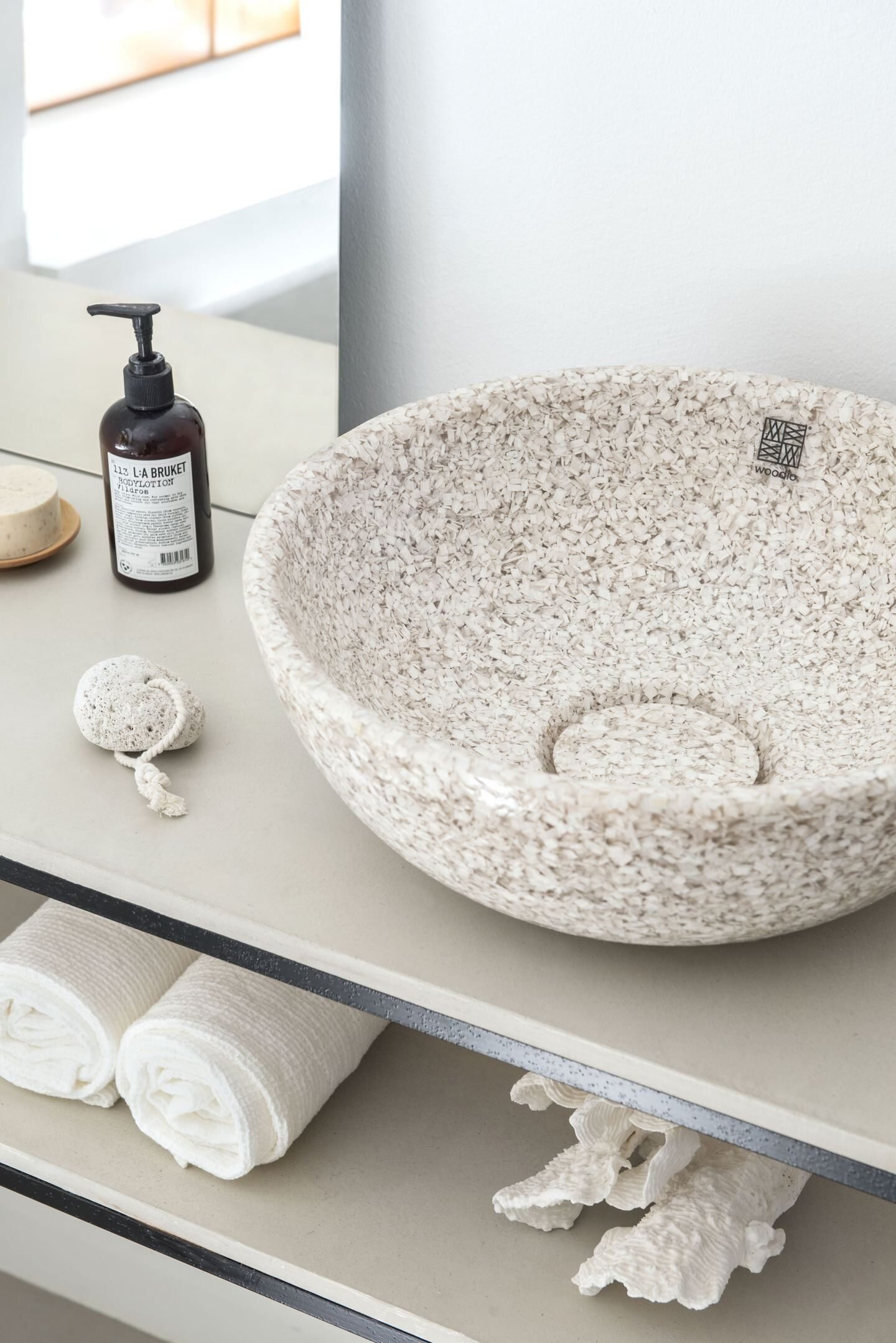 WOODIO-wood-composite-sanitaryware.-Photo-by-PAULIINA_SALONEN-3-1440x2158.jpg