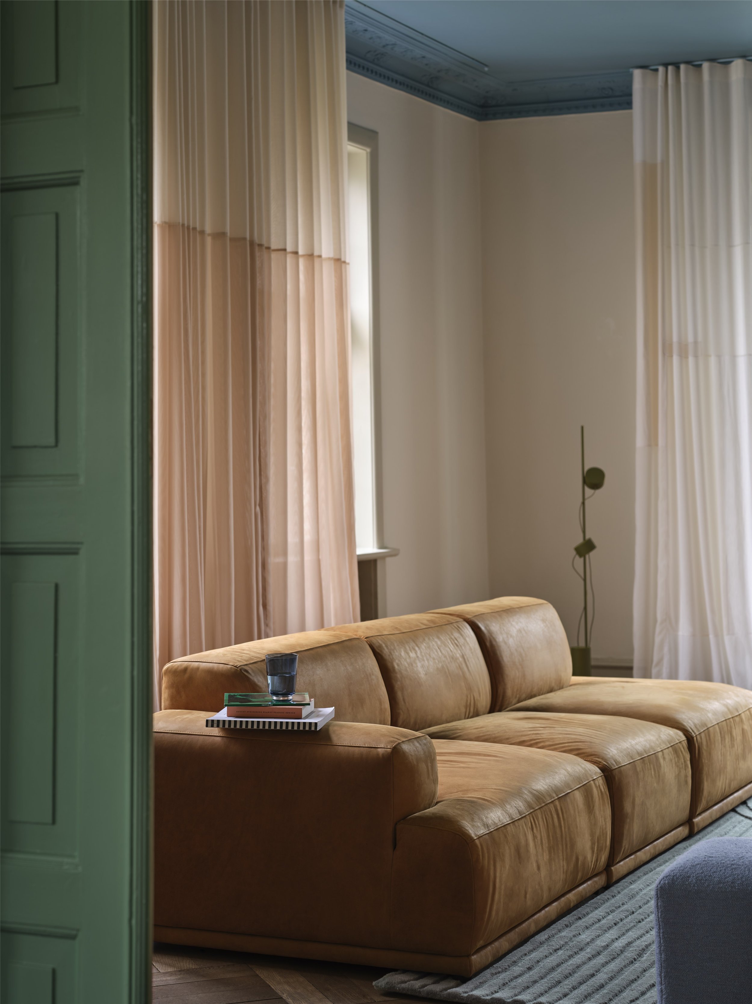connect-soft-grace-leather-cognac-relevo-sage-green-post-floor-brown-green-echo-hearth-12-muuto-org_(150).jpg