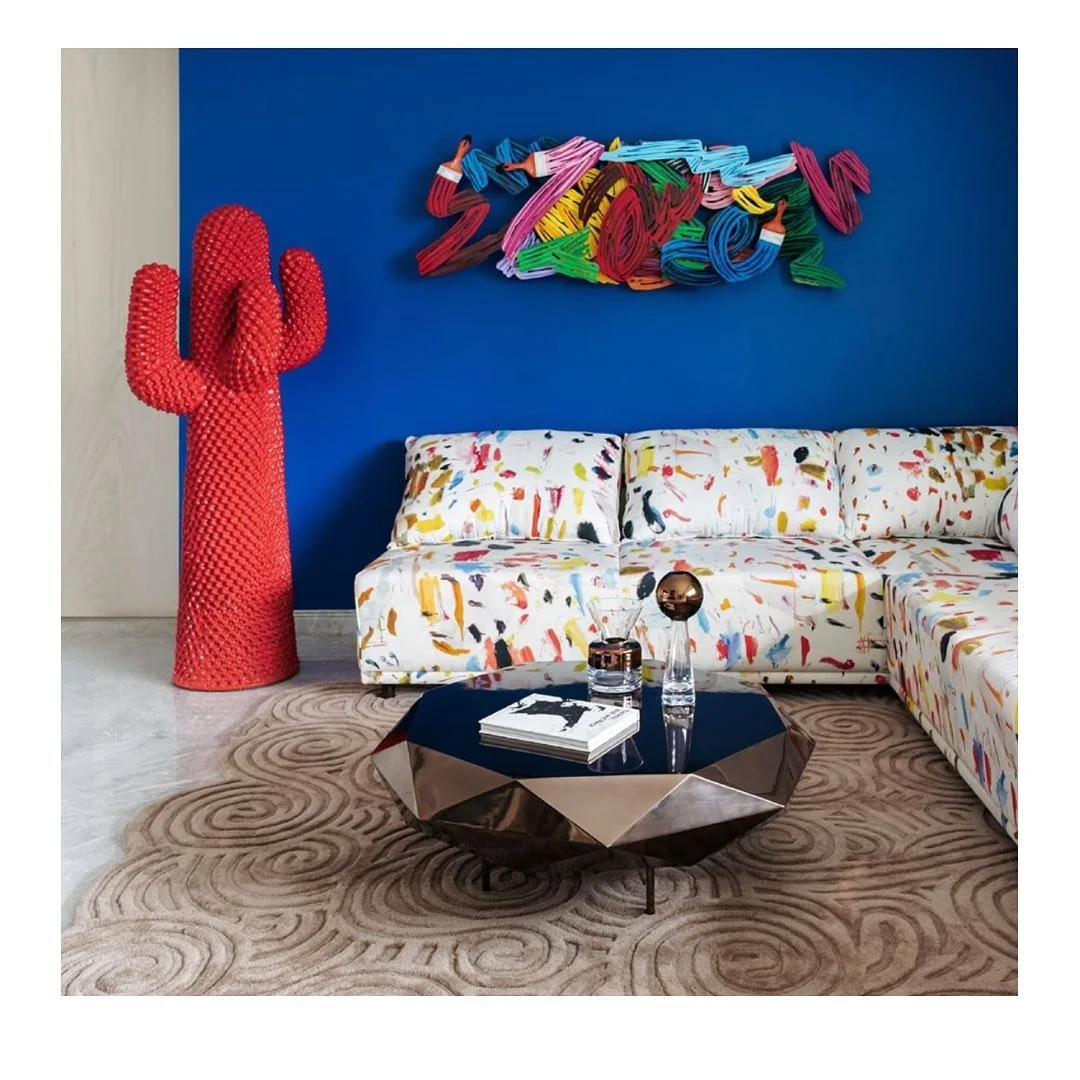 The merge of real estate and art ! 
Designer Franco Mello created an original coat rack in this 1972 home 🏡