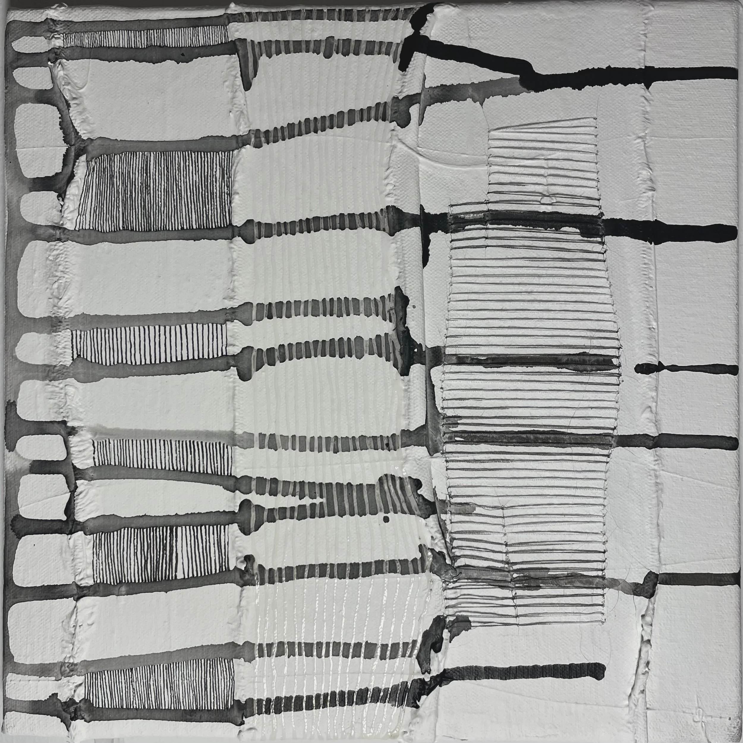 Vibrate
Ink, thread on canvas
10" x 10"
2022