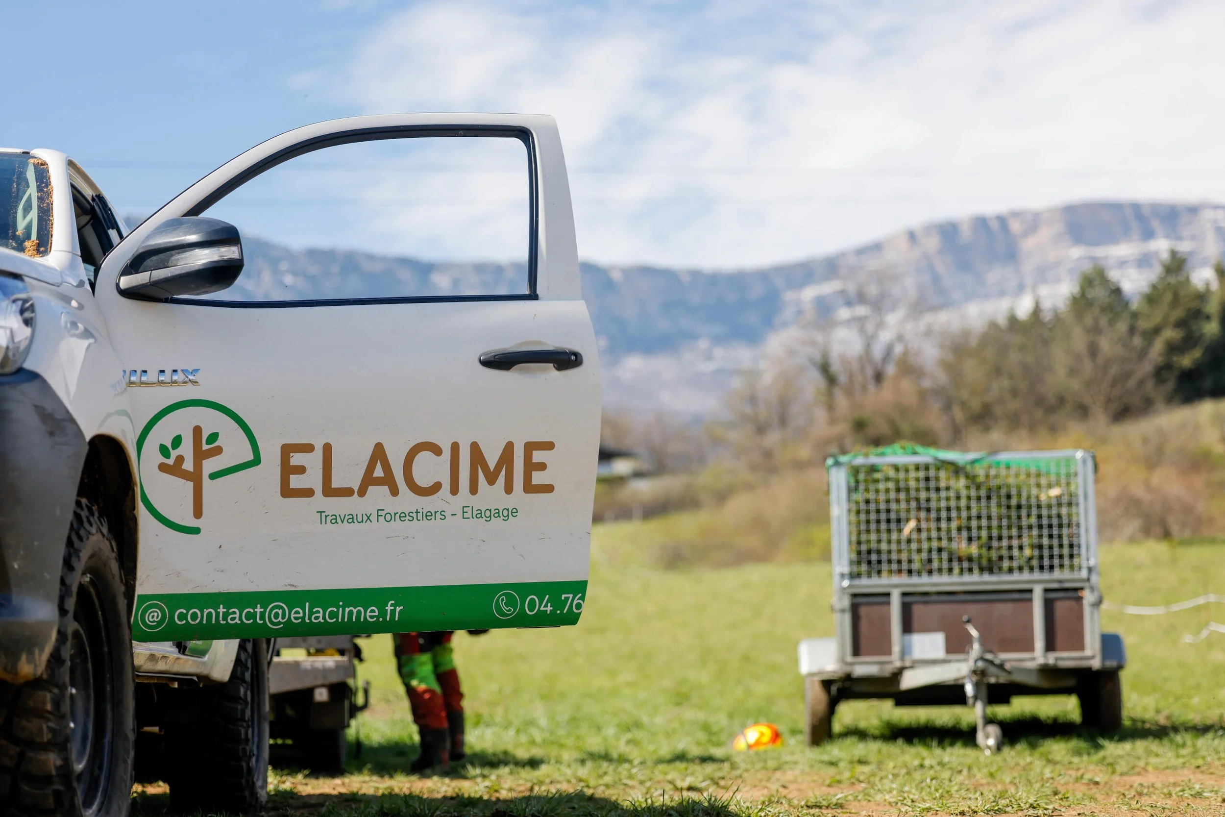 Logo Élacime floqué sur véhicule