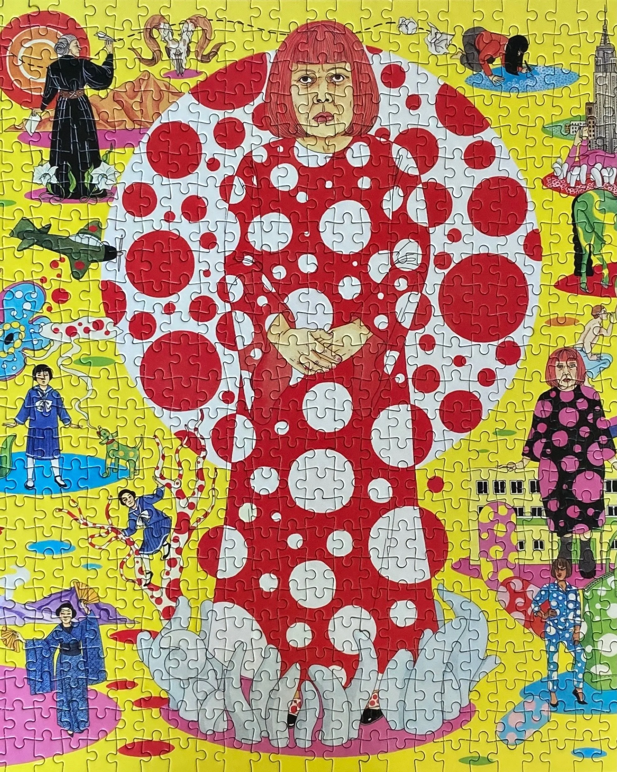 &AElig;ret v&aelig;re Yayoi Kusamas minde 🔴⚪️
&nbsp;
Hun er blevet betegnet som en af nutidens st&oslash;rste kunstnere. Alligevel var hendes kunstv&aelig;rker nok hendes overlevelse.
&nbsp;
Siden hun var barn, har hun haft hallucinationer, som hun 
