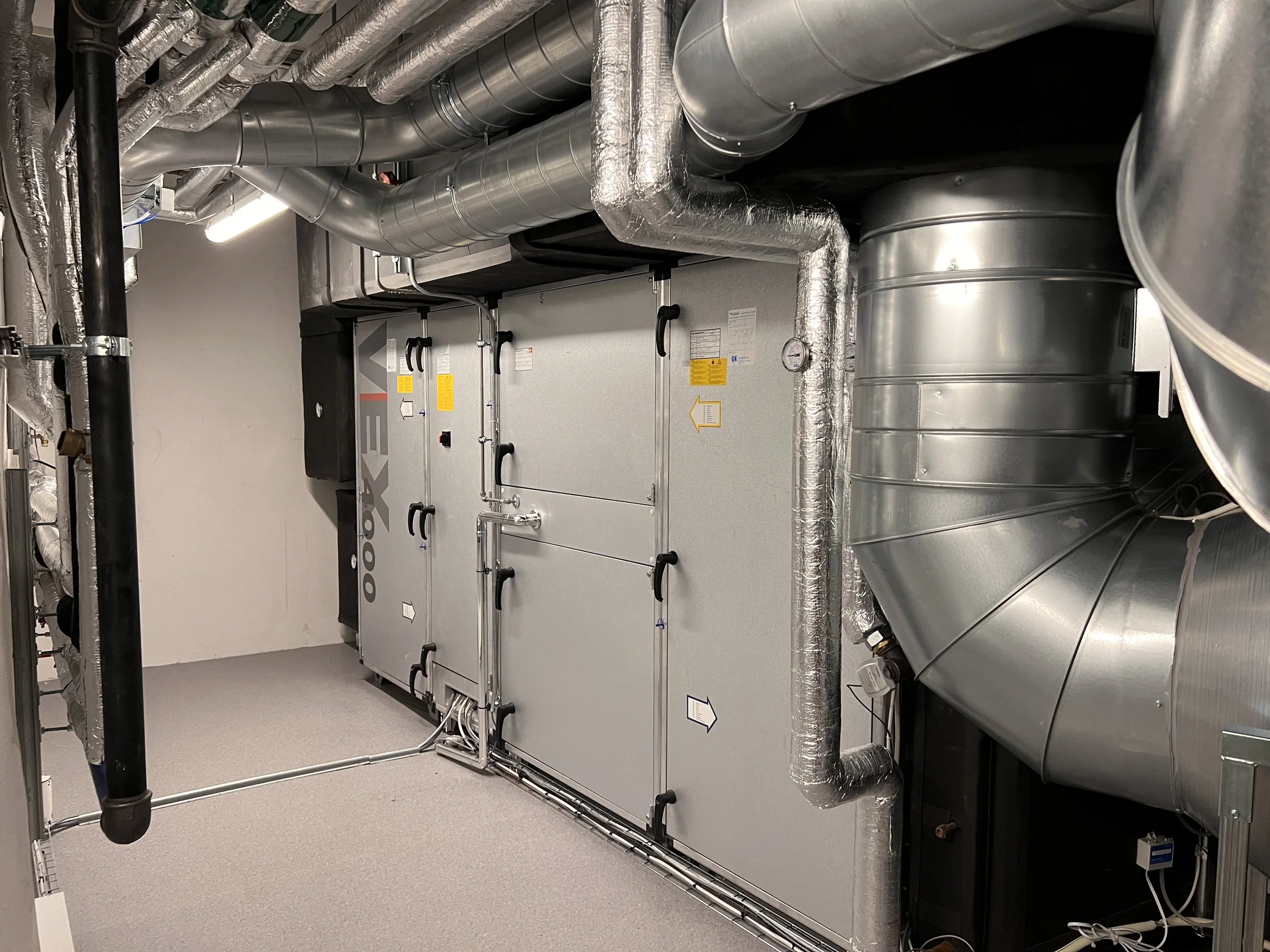 OT 19 - ombrukt aggregat fra gamle postgården.JPG