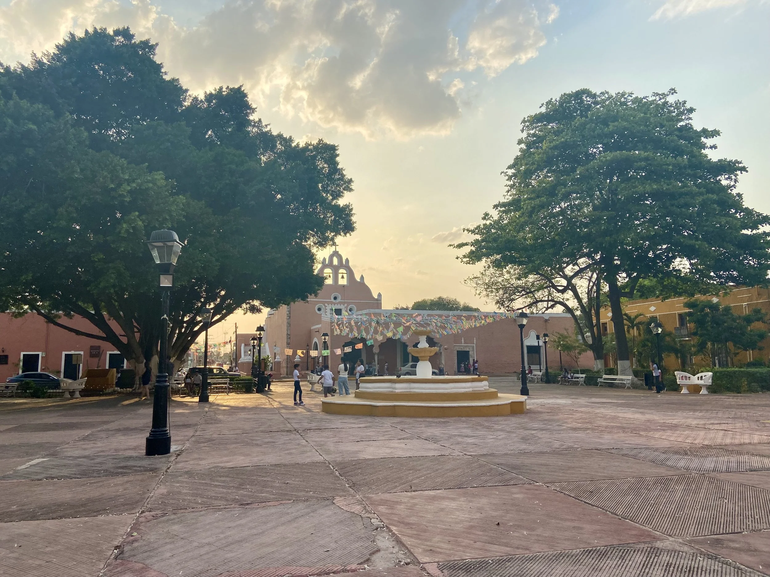 alladolid, eine charmante Kolonialstadt in Yucatán, begeistert mit bunten Fassaden, historischen Plätzen und authentischer mexikanischer Kultur.