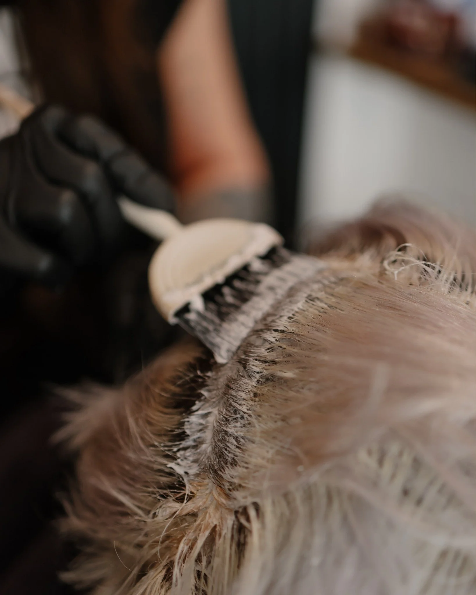 Behind every good blonde&hellip; there&rsquo;s this 👀