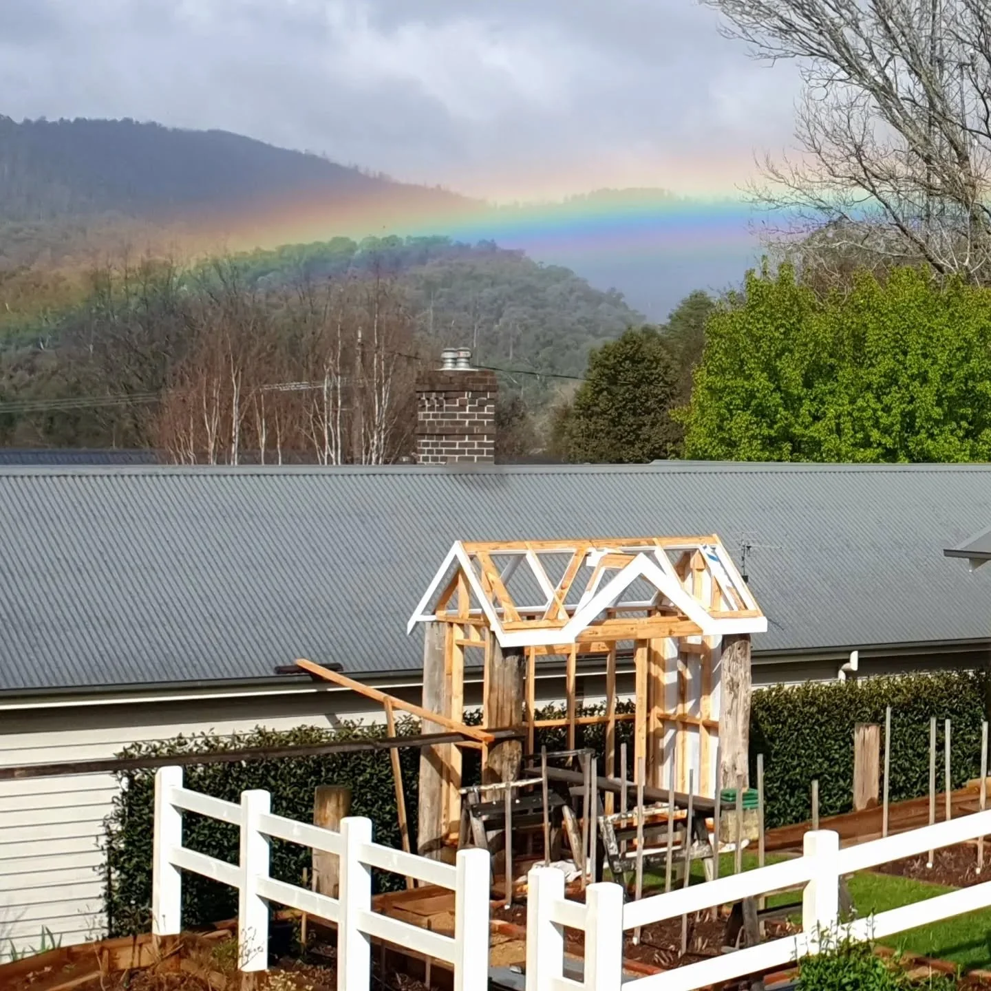 Some rather #wintery weather today which brought the #rainbow🌈 out.
Follow this page to see this #humpy (for the want of a better name), being built.