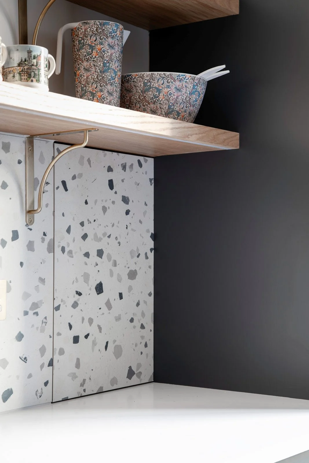 Eclectic Shaker 04