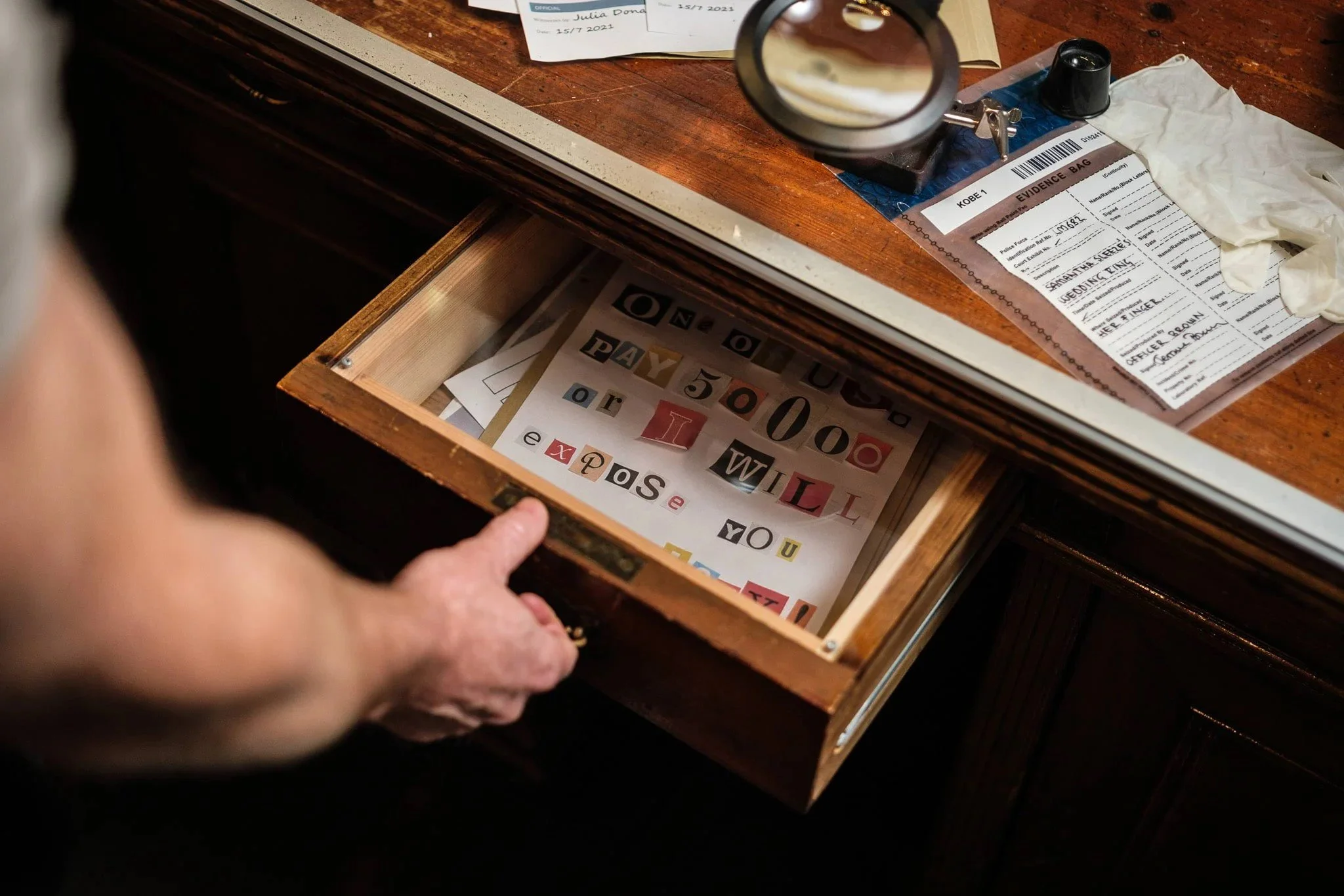 MORDMYSTERIE
Find de skyldige og frikend de uskyldige i vores eget mordmysterium i Escape Room-stil.