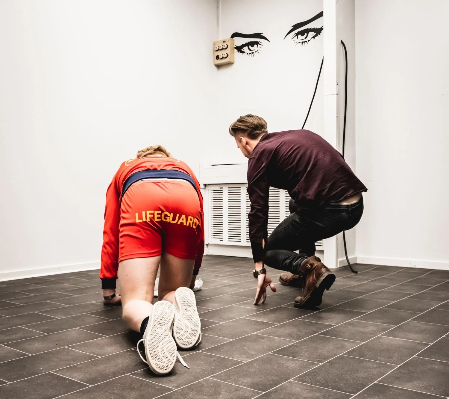 AXIS: En av 30 aktiviteter på Teamfabriken Malmö. Ta er osedda förbi den osynliga labyrinten. Ögat ser er!