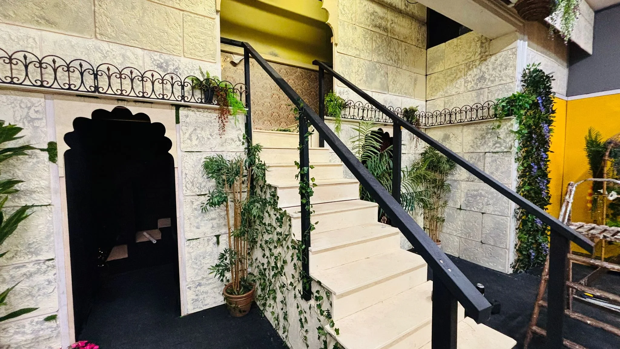 using fake foliage on set design