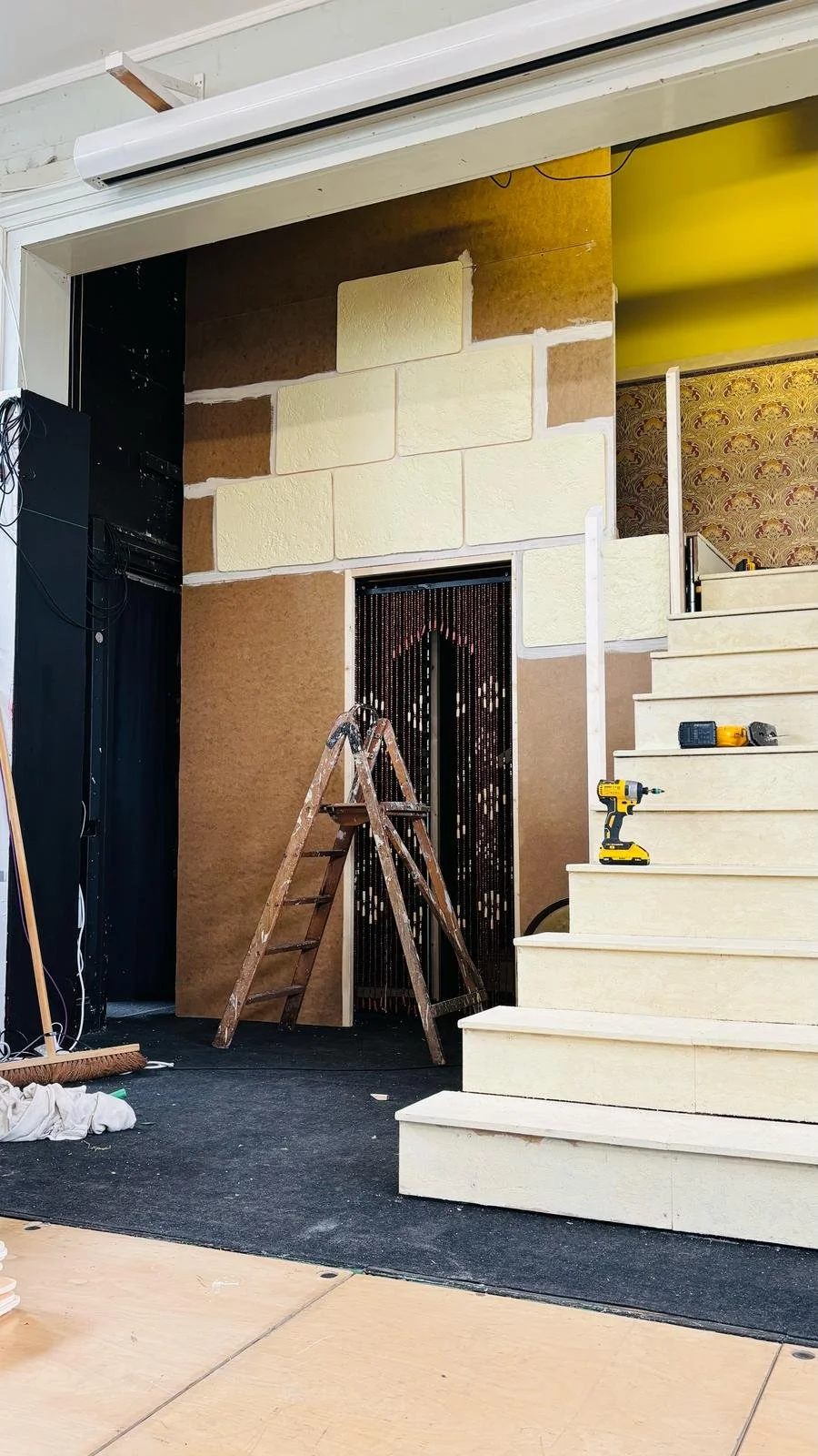 securing fake stone slabs to flat