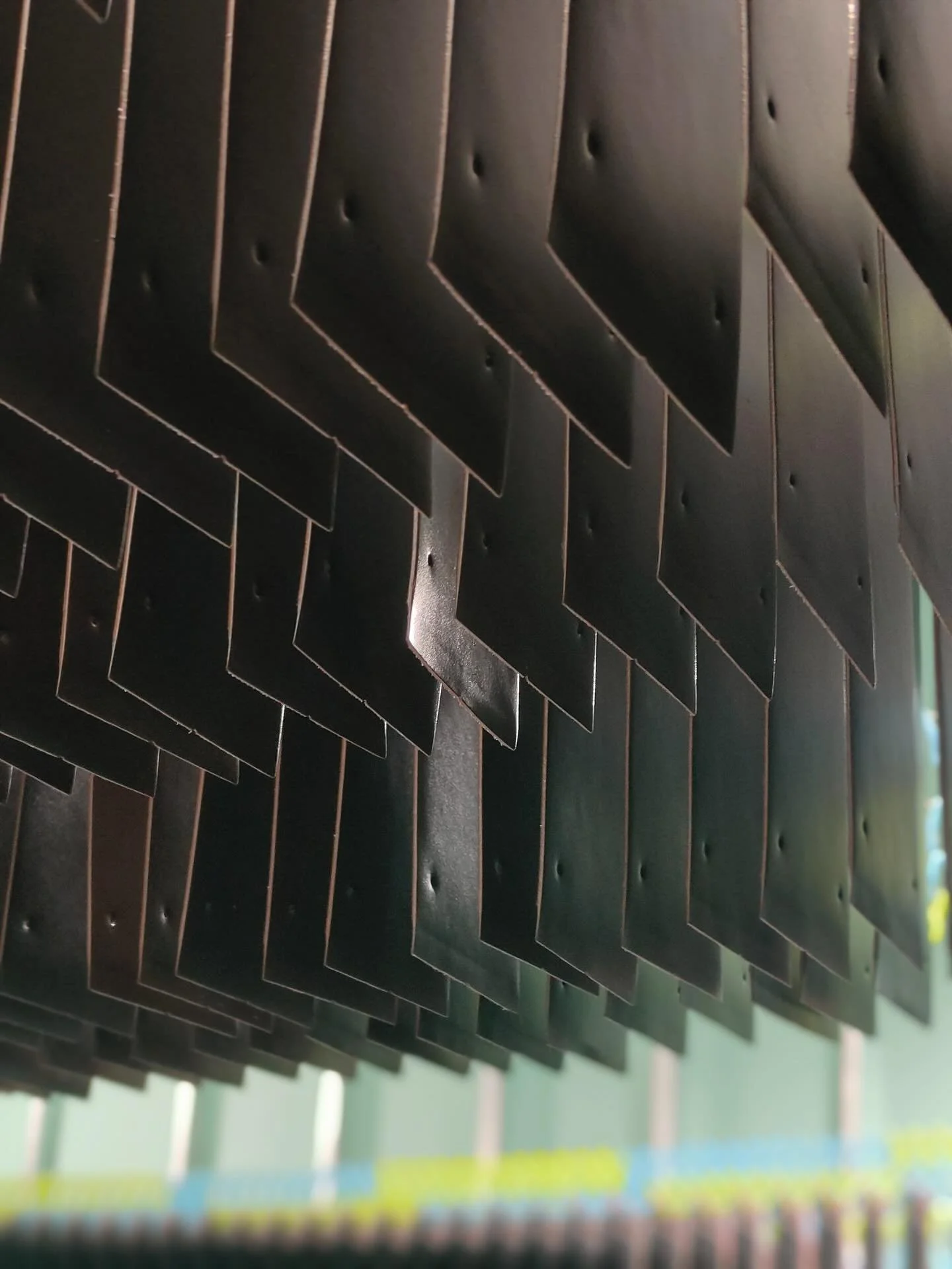 Exceptional leather is where everything begins.
Selected for its strength, texture, and character, each hide carries its own story.

At KSHIN, we honor the material through precision cutting, careful stitching, and uncompromising standards.

-

Un cu