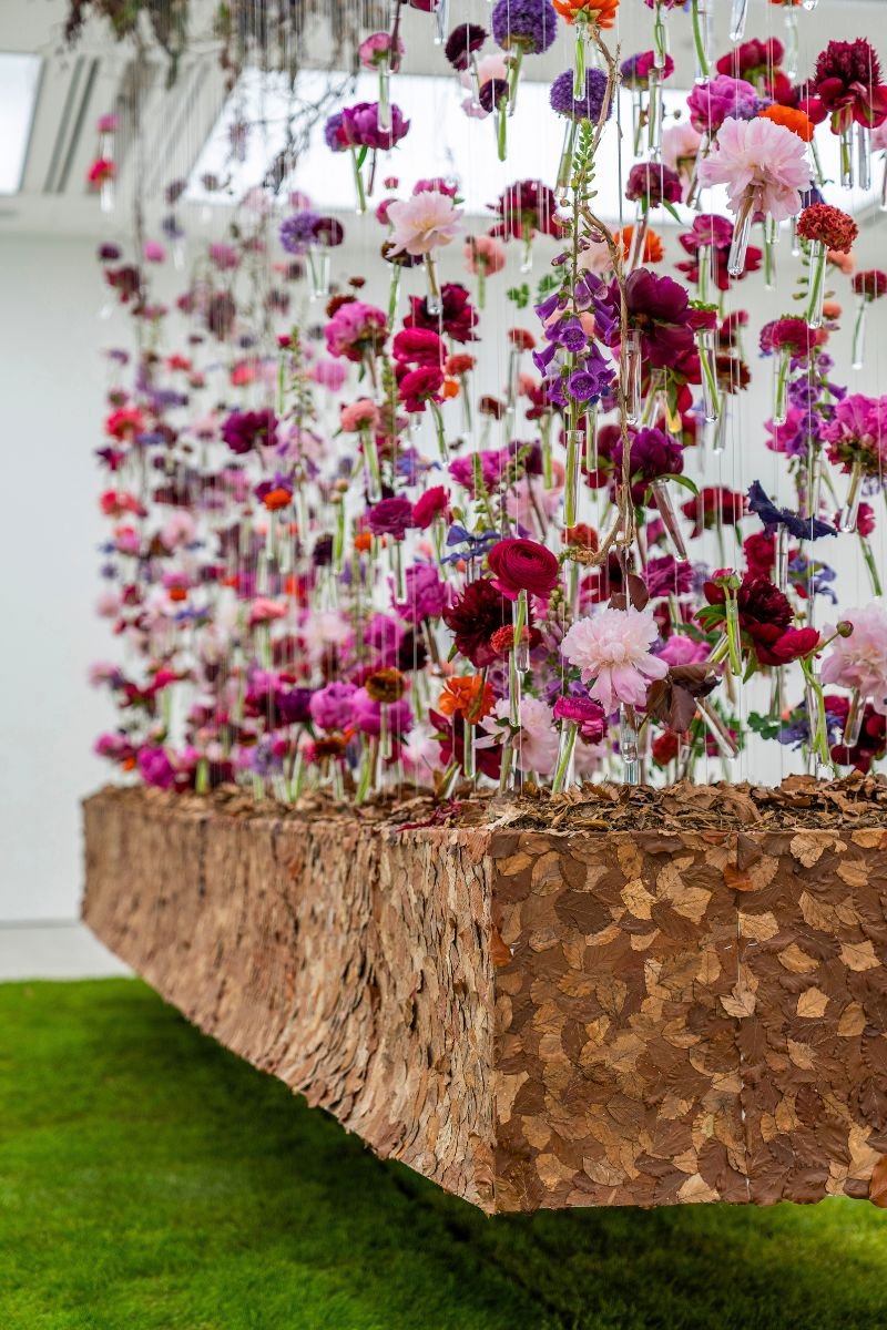 Floral-Art-by-Tom-de-Houwer-in-Saatchi-Gallery-.jpg