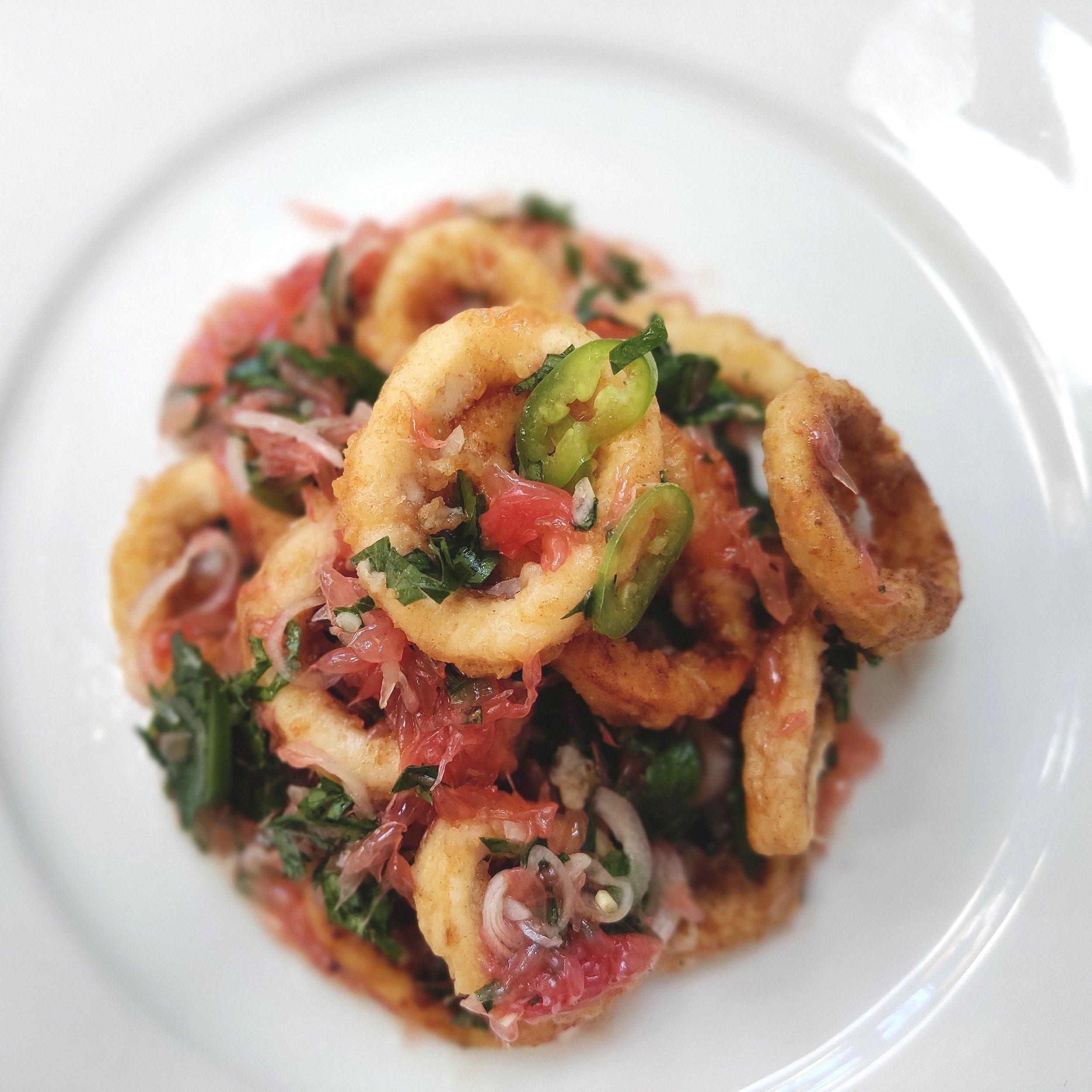 Calamari with green chillies & grapefruit