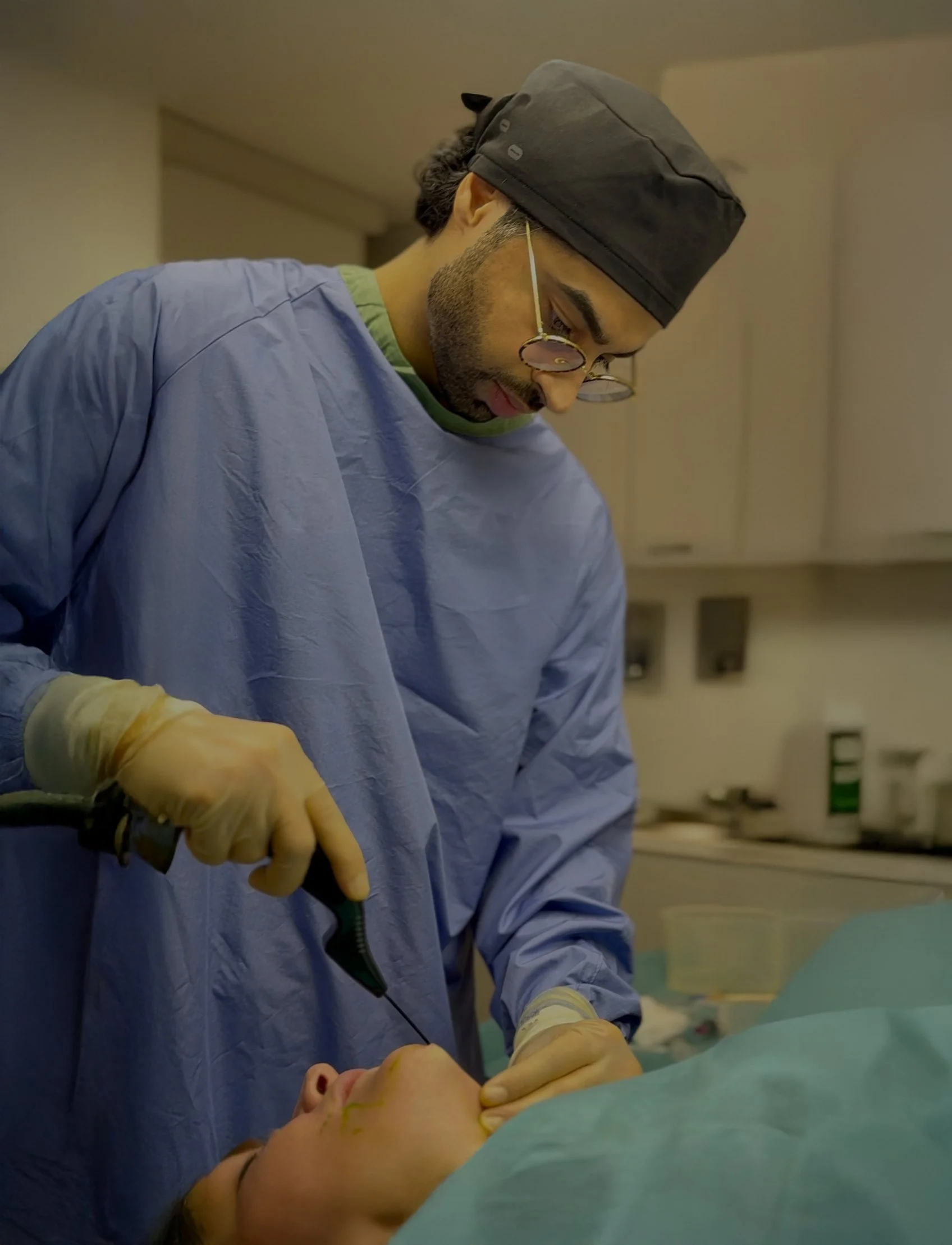 FaceTite in London — Performed by Dr Sultan