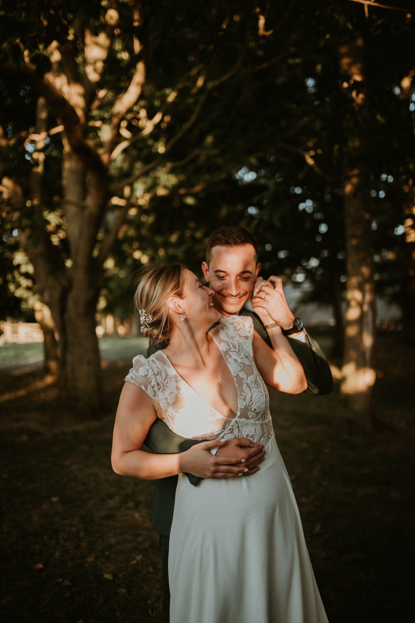 Claire et sa robe Orta by @annedelafforest 

N'est-elle pas sublime ? 😍

Recevoir vos photos, c'est toujours un petit pincement au coeur : vous voir rayonner pour votre grand jour, heureuse, avec votre cher et tendre. &hearts;️ 

Merci pour votre co