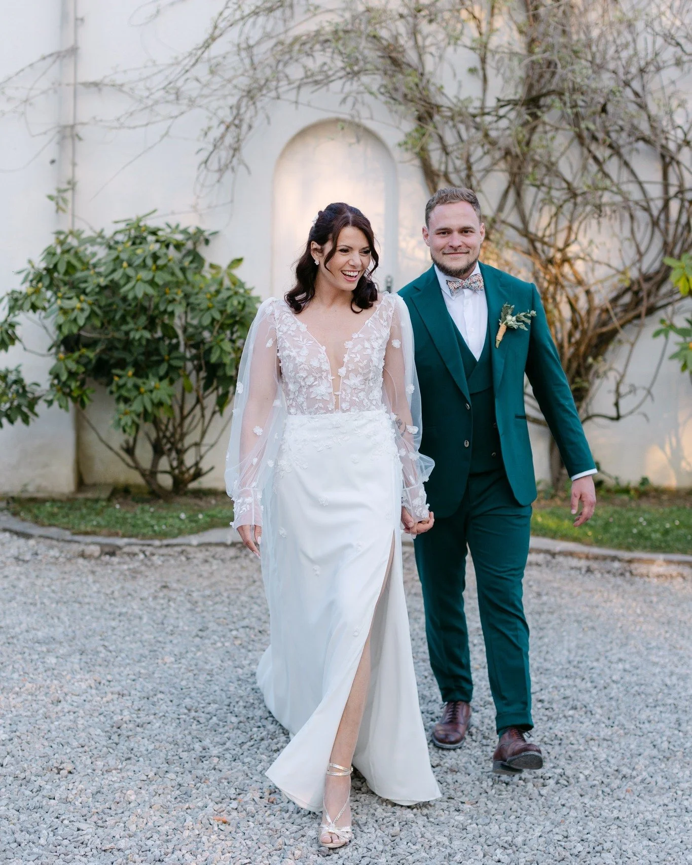 Pauline et sa sublime robe personnalis&eacute;e @oksanakokhanparis 🤍

Notre p&eacute;tillante mari&eacute;e avait une id&eacute;e du style de robe qu'elle souhaitait pour son mariage. Une robe po&eacute;tique, f&eacute;erique, et d&eacute;licate.. P