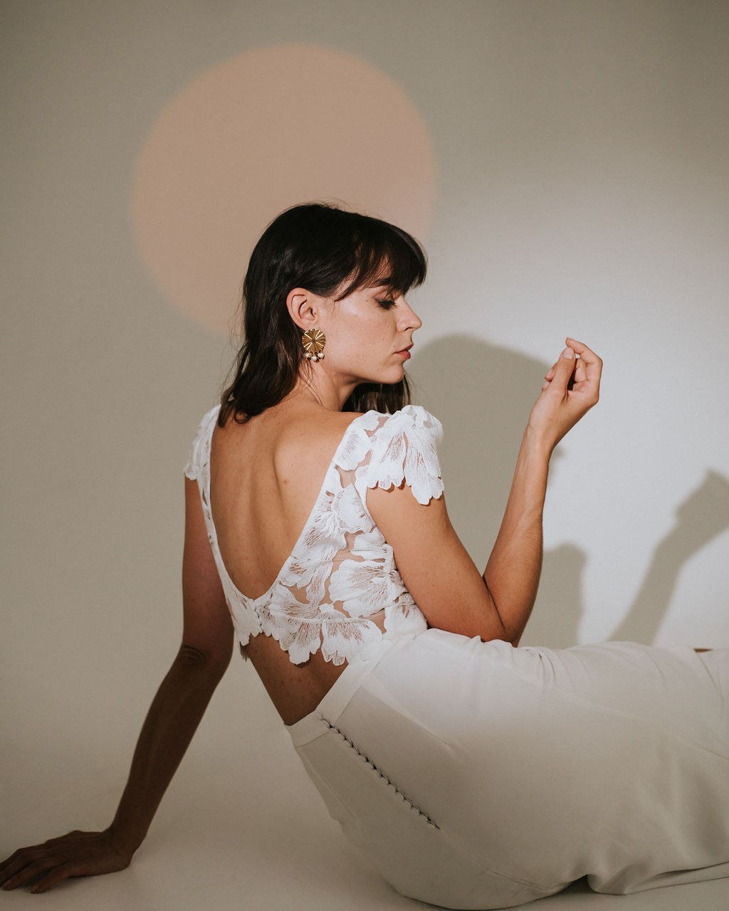 CAPELLA
Collection 2026 @mademoiselle_de_guise 

Son tulle brod&eacute; alterne avec subtilit&eacute; fleurs oversize et transparence, il est parfait associ&eacute; &agrave; une jupe taille haute droite, &agrave; petits boutons, ou encore avec du vol