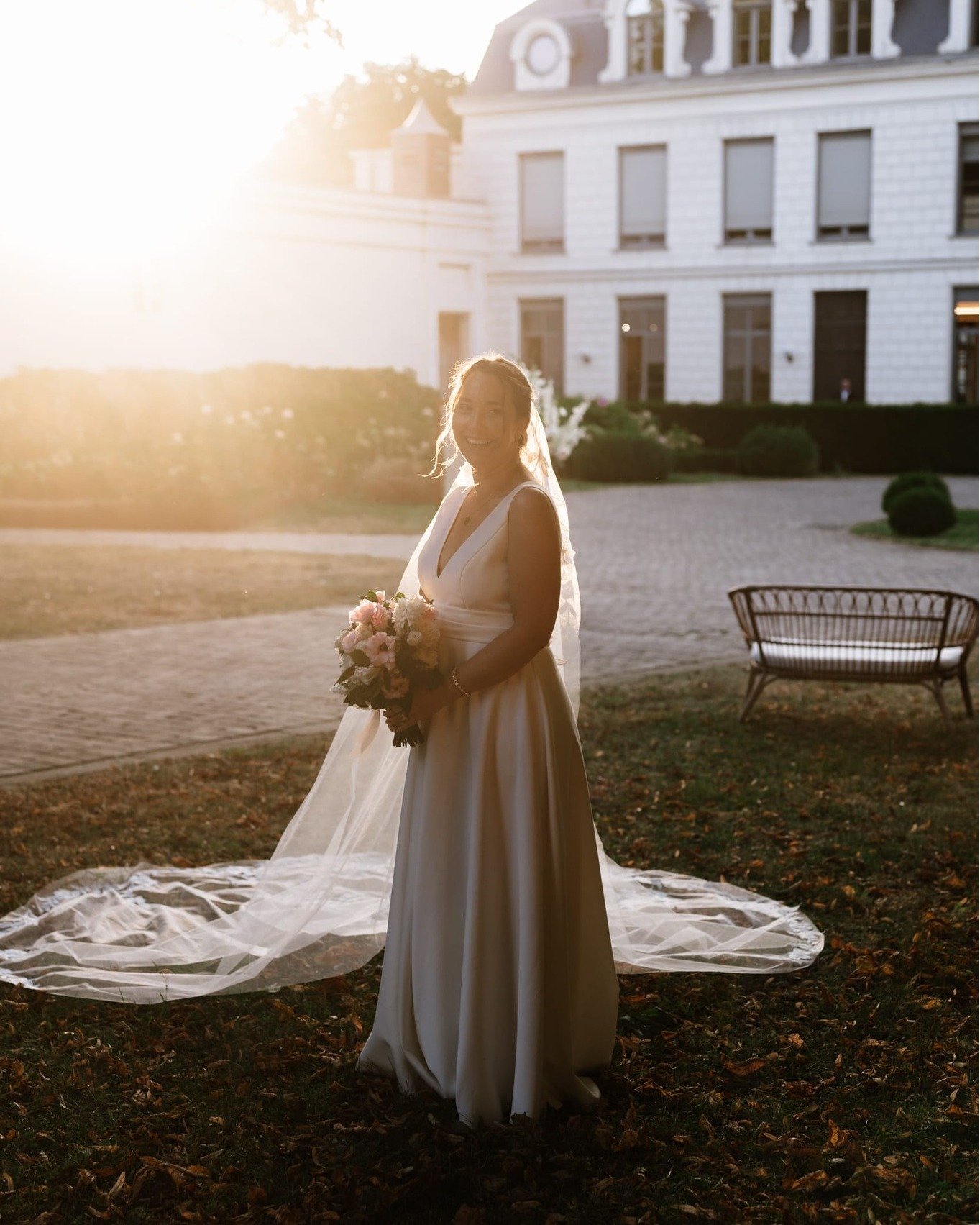 Chlo&eacute; et sa robe Jima @annedelafforest ❤️

Vous accompagner pour sublimer lors de votre grand jour, notre plus grand bonheur !

Notre mari&eacute;e a craqu&eacute; pour une robe chic et intemporelle, elle &eacute;tait sublime non ?

Photograph