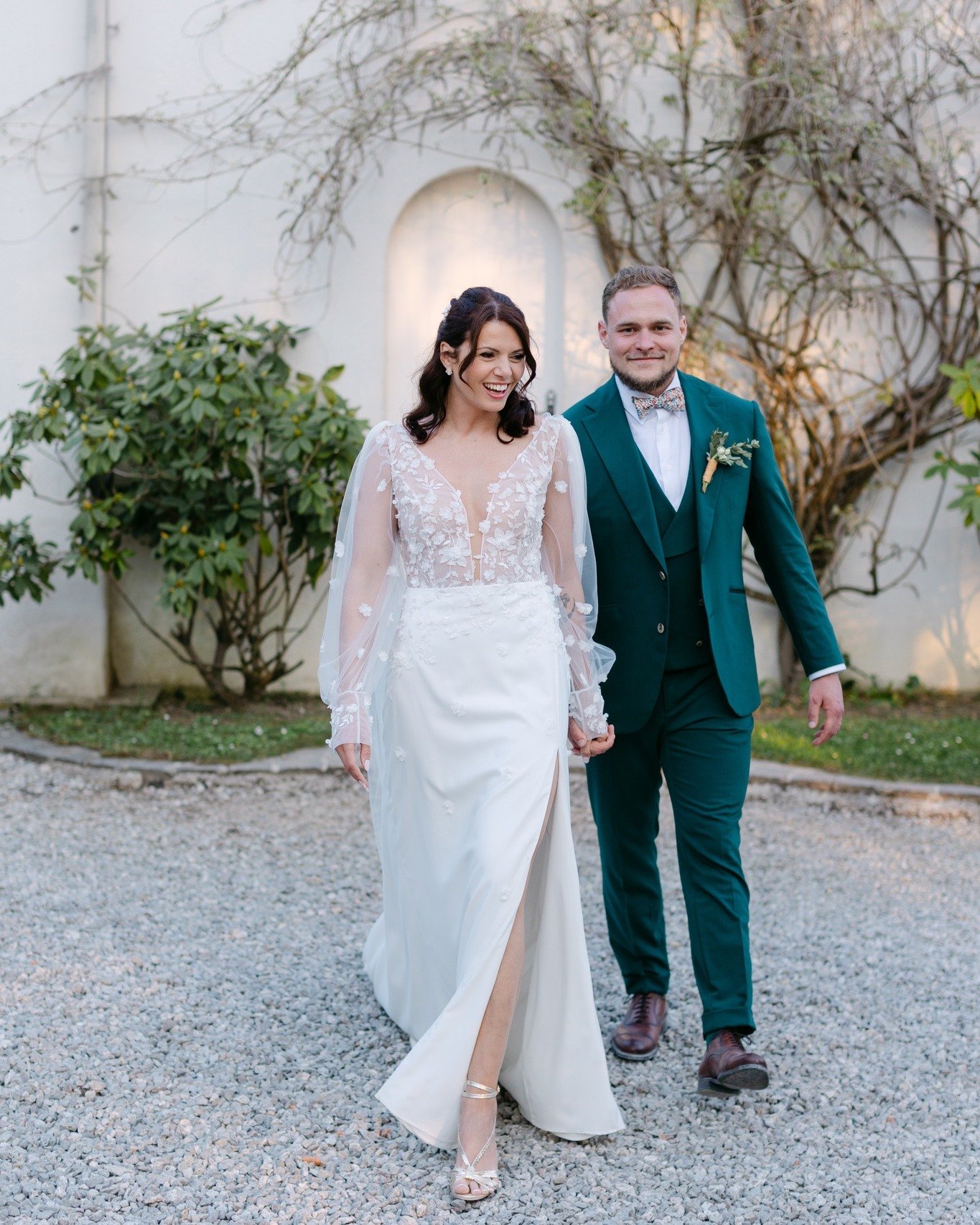 Pauline et sa sublime robe personnalis&eacute;e @oksanakokhanparis 🤍

Notre p&eacute;tillante mari&eacute;e avait une id&eacute;e du style de robe qu'elle souhaitait pour son mariage. Une robe po&eacute;tique, f&eacute;erique, et d&eacute;licate.. P