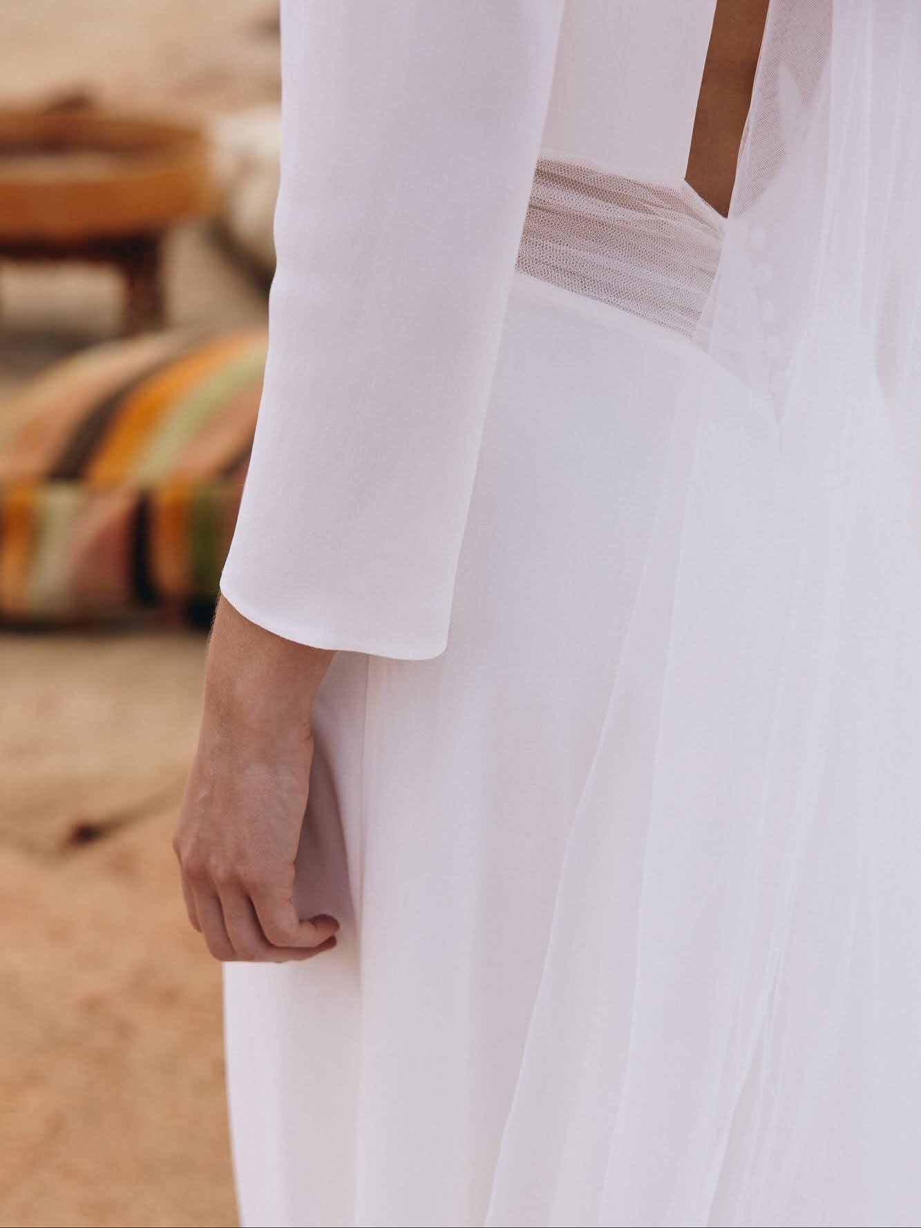 SWAN @annedelafforest 

Parmi la nouvelle collection 2026, retrouvez cette com&egrave;te qui illumine la silhouette avec gr&acirc;ce et l&eacute;g&egrave;ret&eacute;. Sobre et &eacute;l&eacute;gante, elle vous sublimera le jour j ! 

Vous pouvez la r