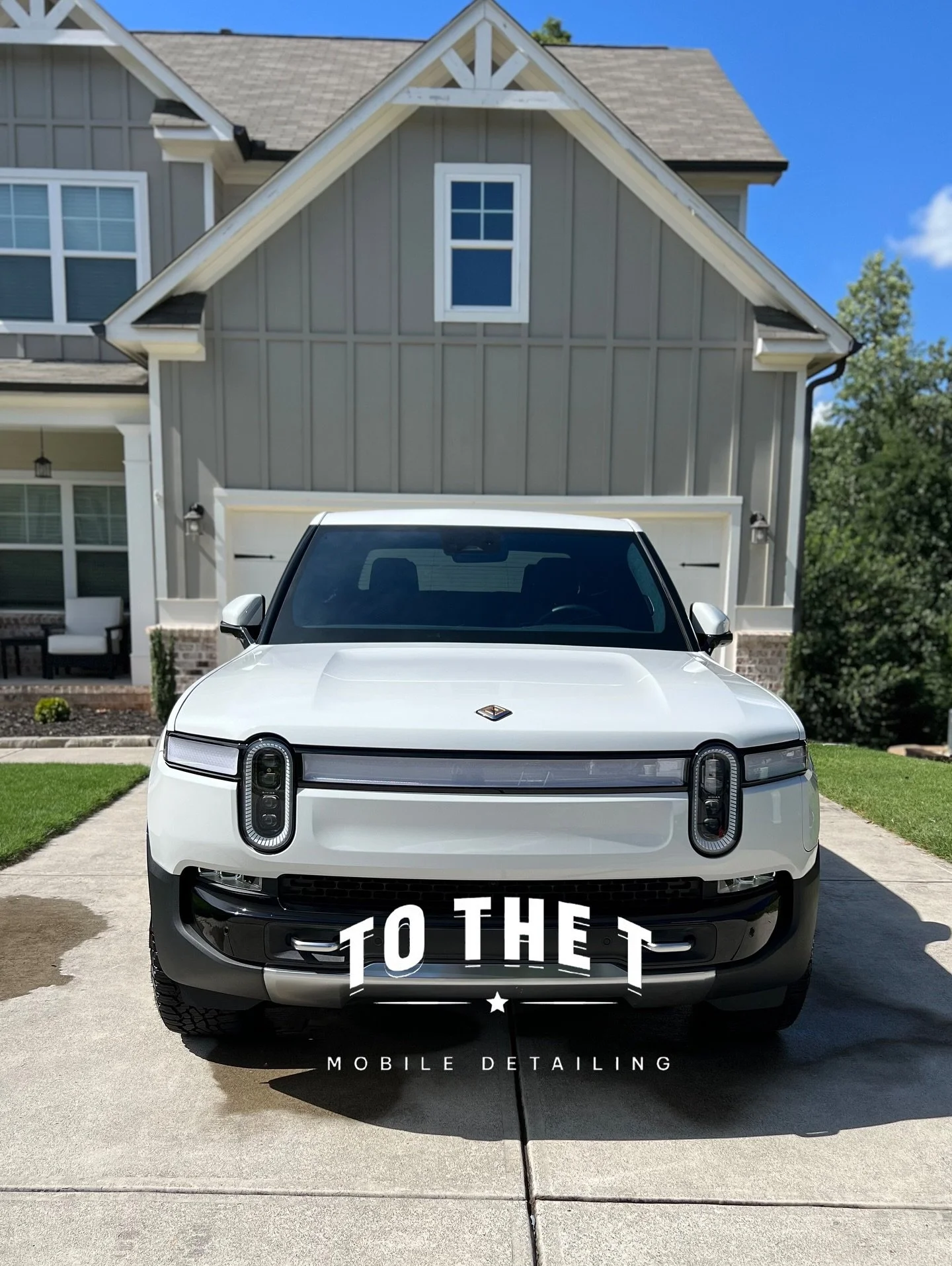This Rivian R1T got our Wash &amp; Wax treatment. Now it&rsquo;s shining like new with that deep gloss and smooth finish! 🪞 Perfect for protecting your paint and turning heads on the road!

Looking to give your ride the ultimate protection and premi