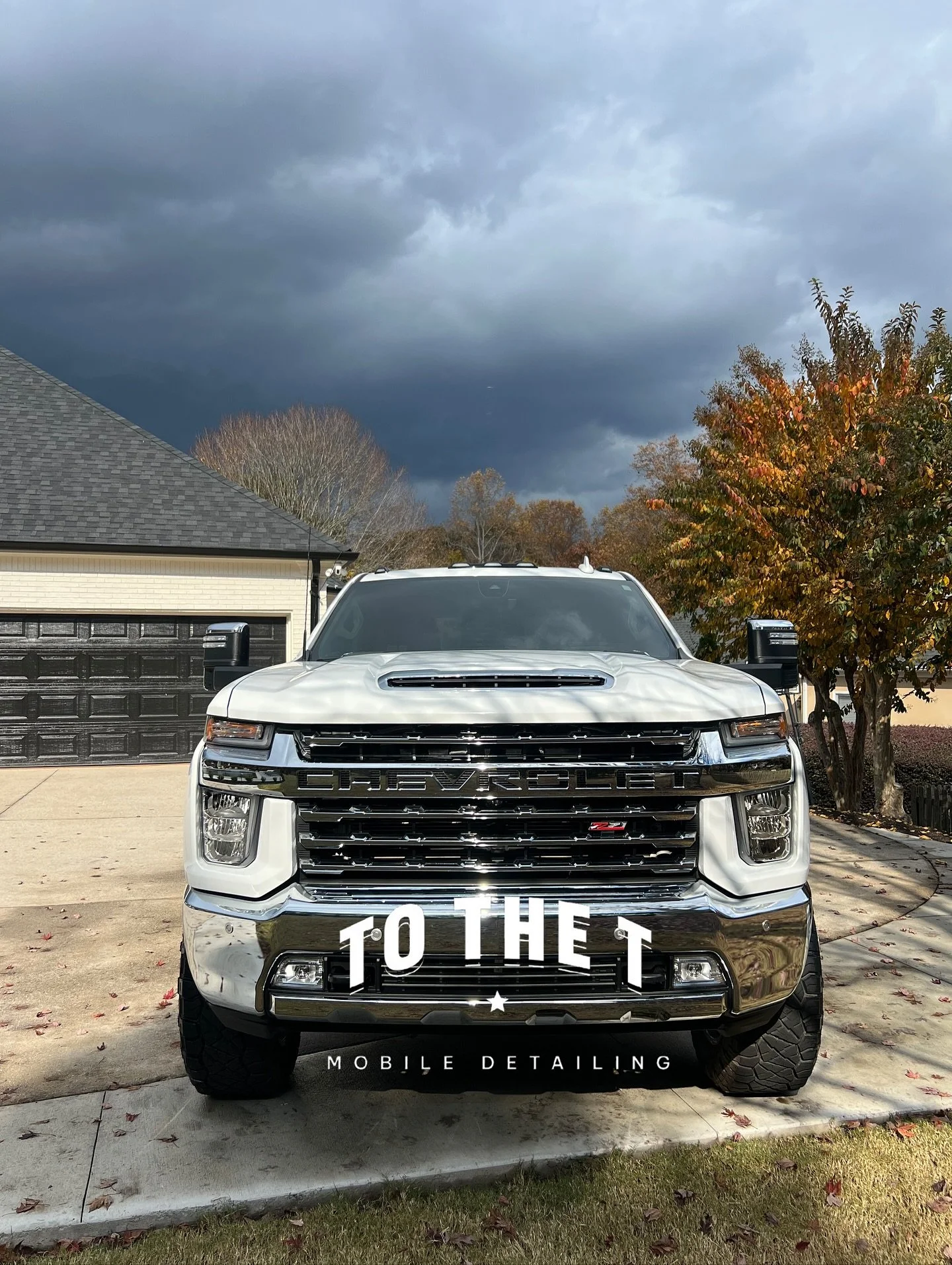 This Chevrolet Silverado 2500 HD got our Express Refresh In &amp; Out Detail, bringing back that crisp, clean look! ✨ A quick but thorough refresh to keep it looking its best! 🔥

Looking to give your ride the ultimate protection and premium care? We