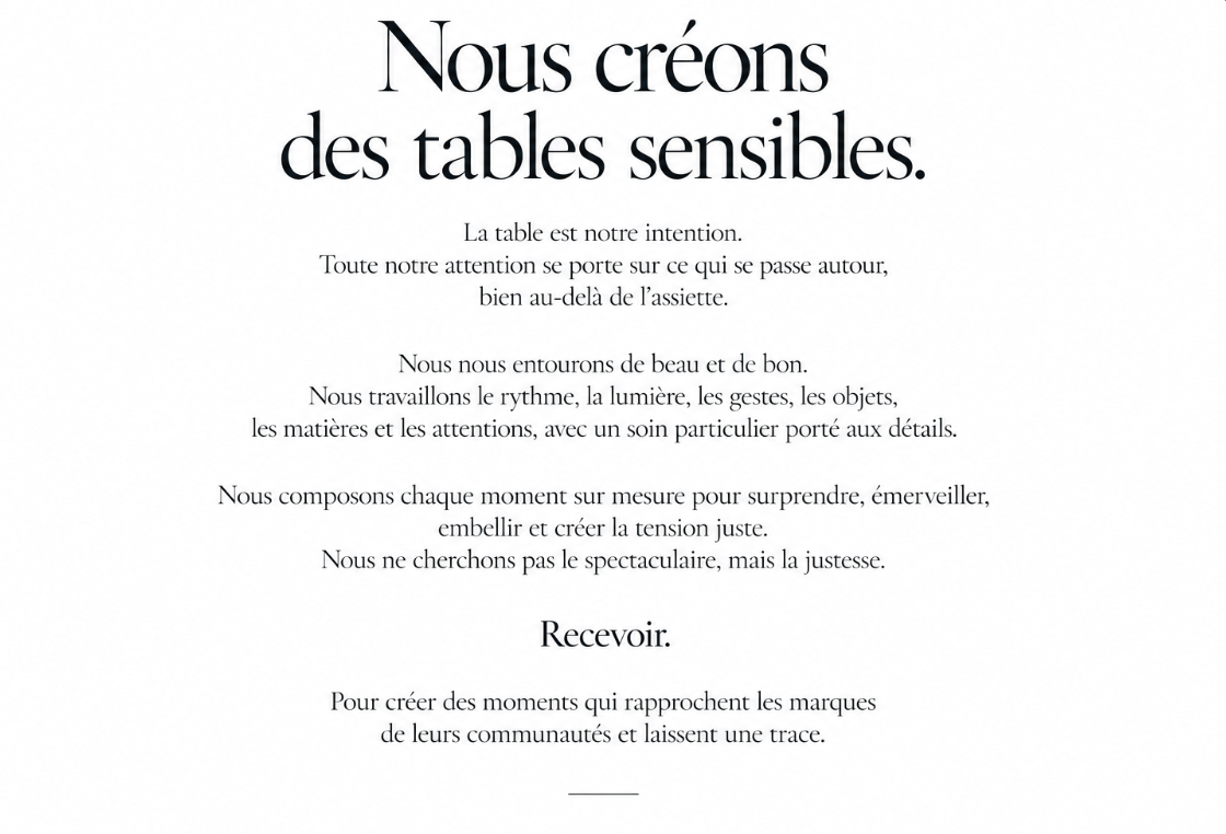 Texte en français avec le titre 'Nous créons des tables sensibles' et un texte explicatif sur leur intention de créer une ambiance attentive et respectueuse lors des repas, en mettant l'accent sur la beauté, la lumière, le geste et la justice.