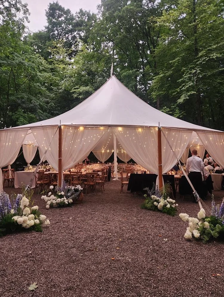 Aisle floral&mdash;where it started to where it ended up. ✨

Can&rsquo;t wait to get back to @thefoxglovefarm with @foxandfernevents this year. 🥹