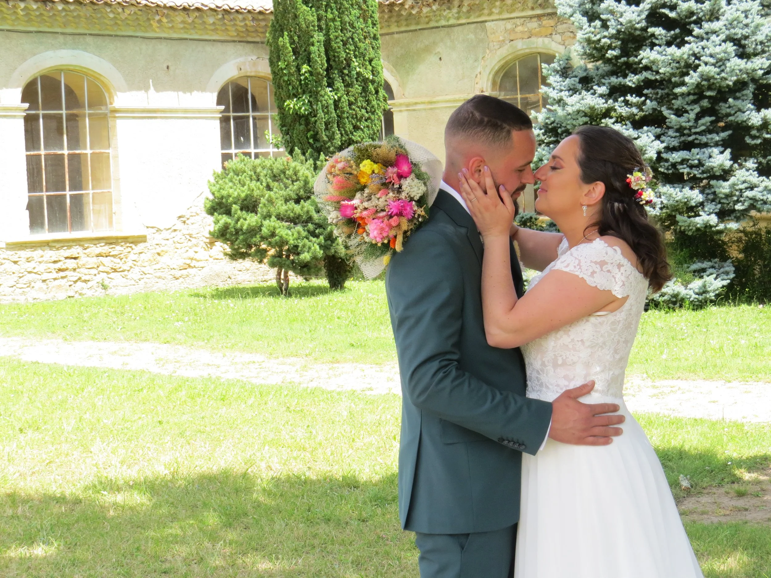 Couple de mariés vidéste de mariage vaucluse