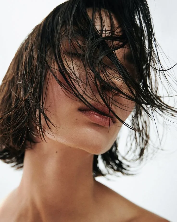 How Does New York’s Humid Climate Shape Hairstyling Trends?