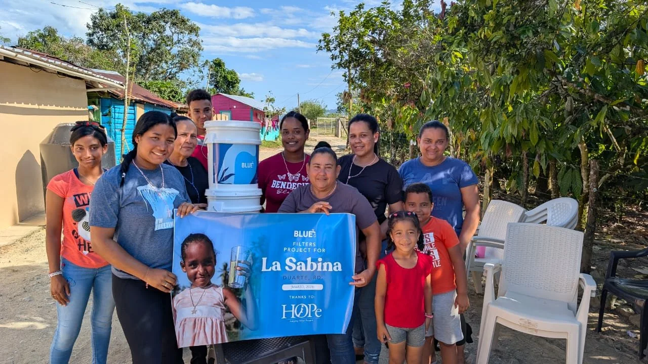 Blue Project clean water group picture - Dominican Republic