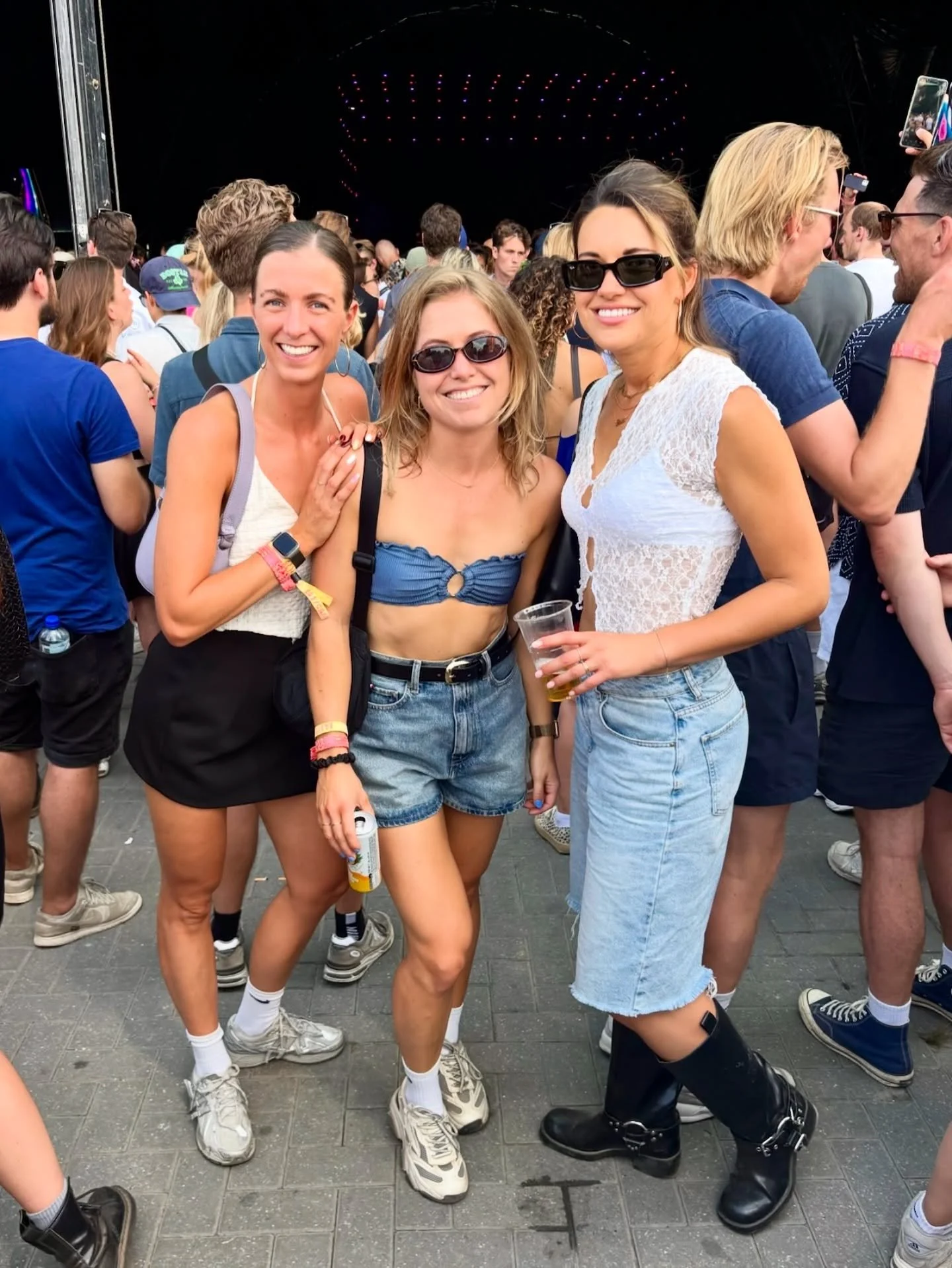 Ik was de afgelopen dagen offline, want ik was even geen dokter Elise 🌞🩺 

Eerlijk: ik twijfelde om dit te delen. Vorig jaar toen ik hier postte dat ik op Lowlands was (en met bier op de foto stond), ontvolgen direct een heel aantal volgers mijn ac