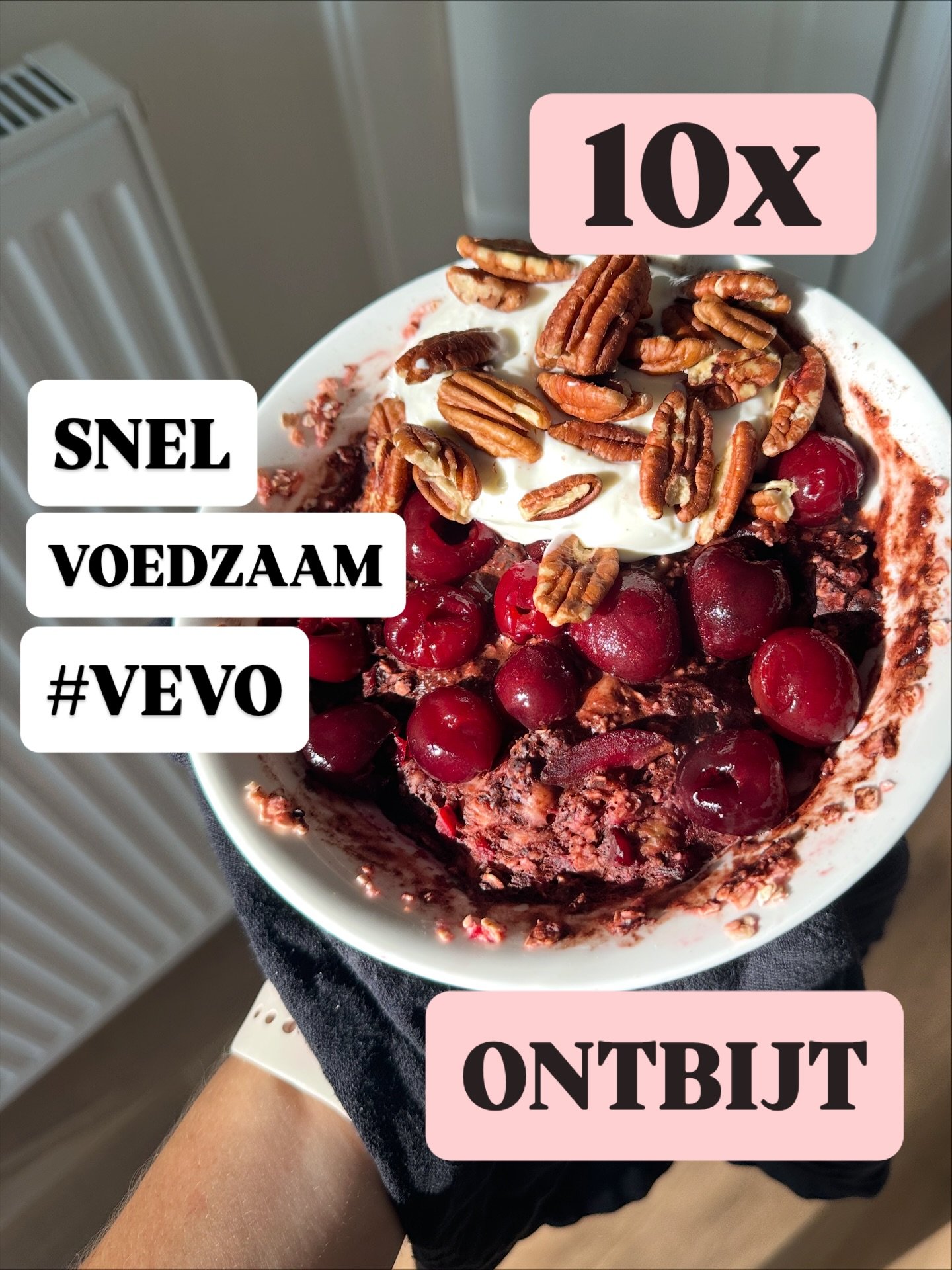 10x SNEL VEVO ONTBIJT 🥞🫐 - volg @dokterelise_ voor nog meer snelle voedzame recepten👩🏼&zwj;⚕️👈🏽 
1: 🌯 breakfast wrap: volkoren wrap + avocado + chilivlokken + beetje citroensap + gebakken ei met tomaat en bosui
2: 🧀 voedzaam kater ontbijt: tu